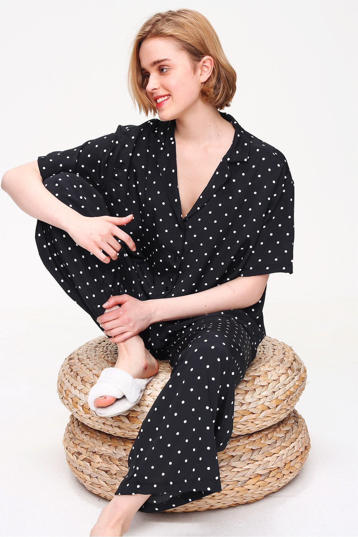 Trend Alaçatı Stili Kadın Siyah Yakalı Dokuma Pijama Takım ALC-X5895