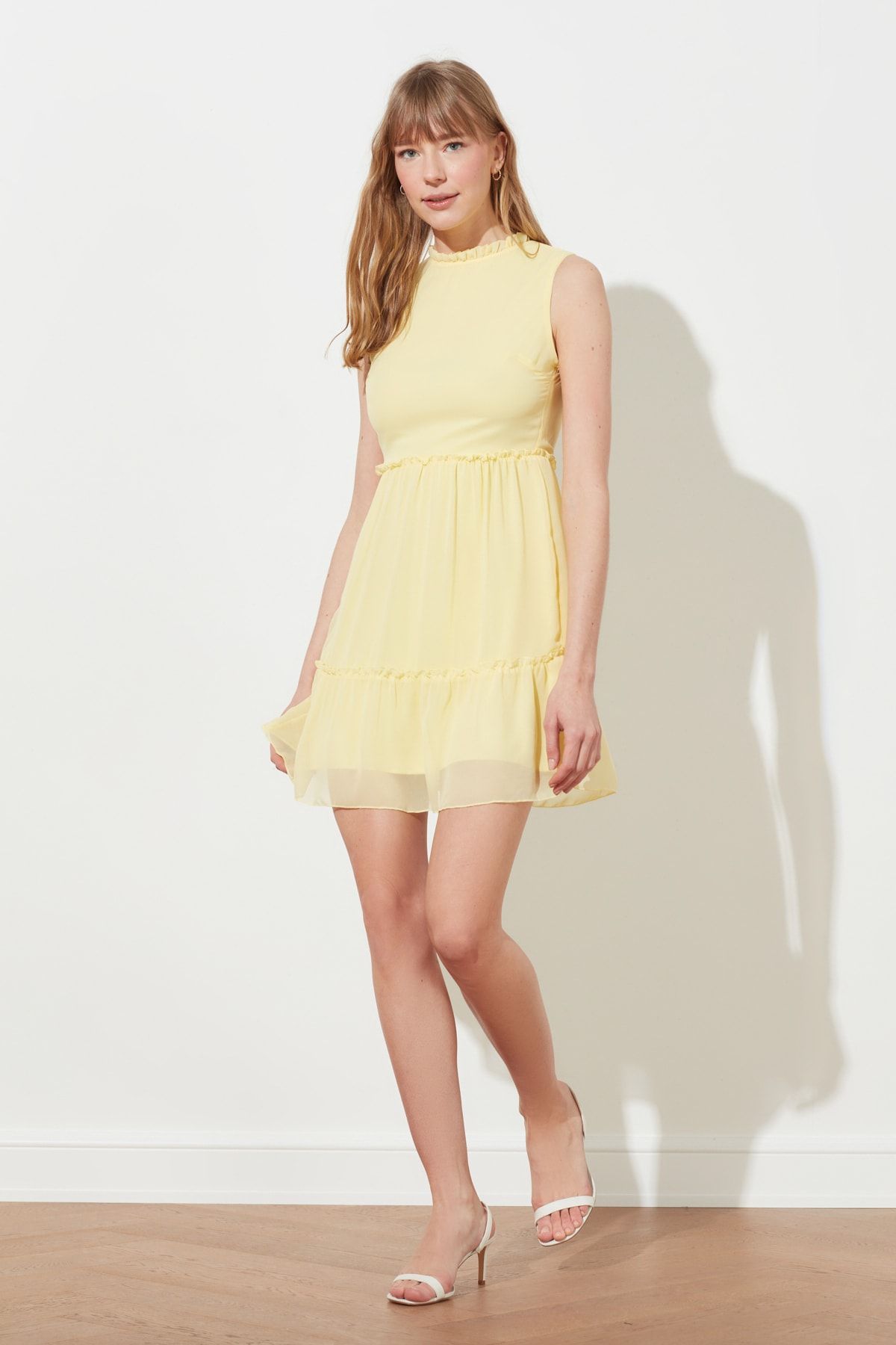 TRENDYOLMİLLA Sarı Fırfır Detaylı Elbise TWOSS20EL1273