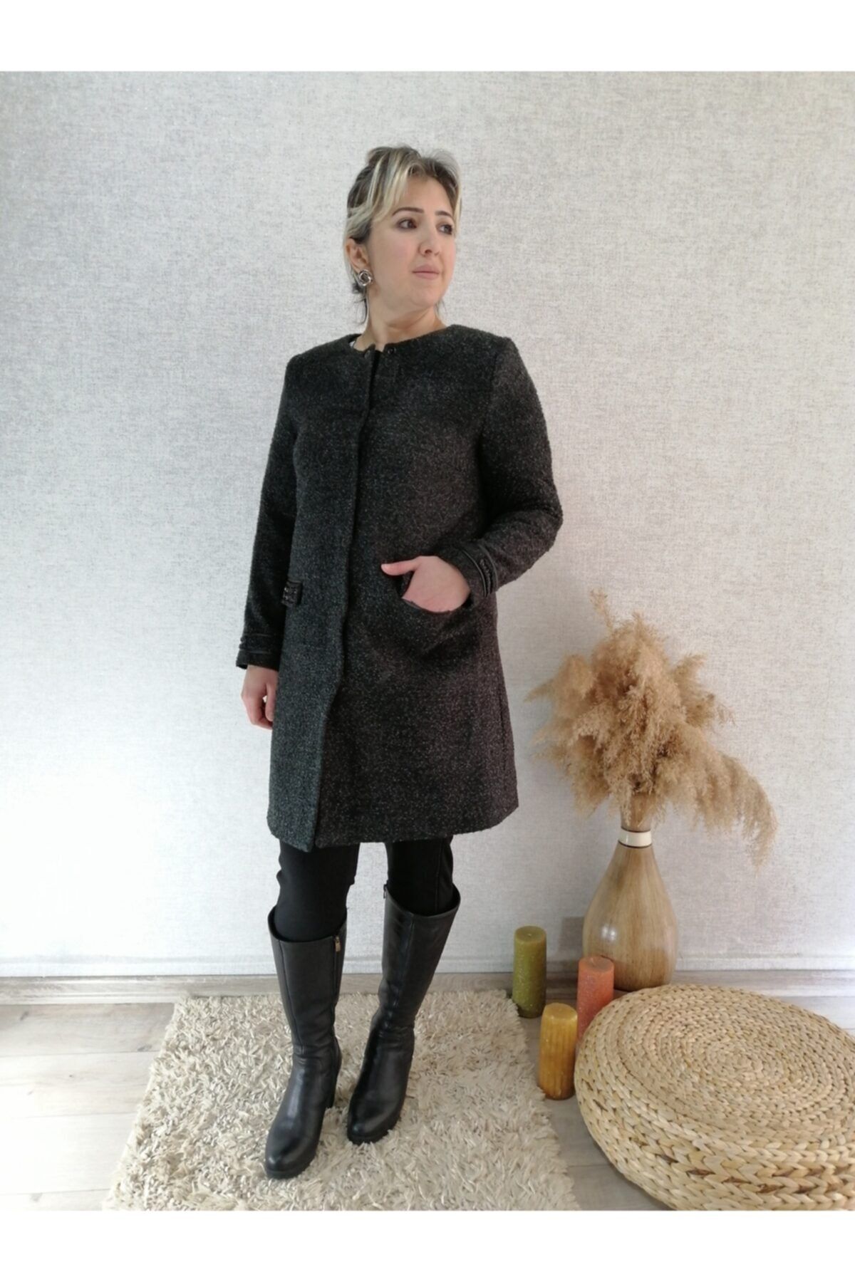 Femina Kadın Siyah Cebi ve Kolu Boncuk İşli Buklet Ceket