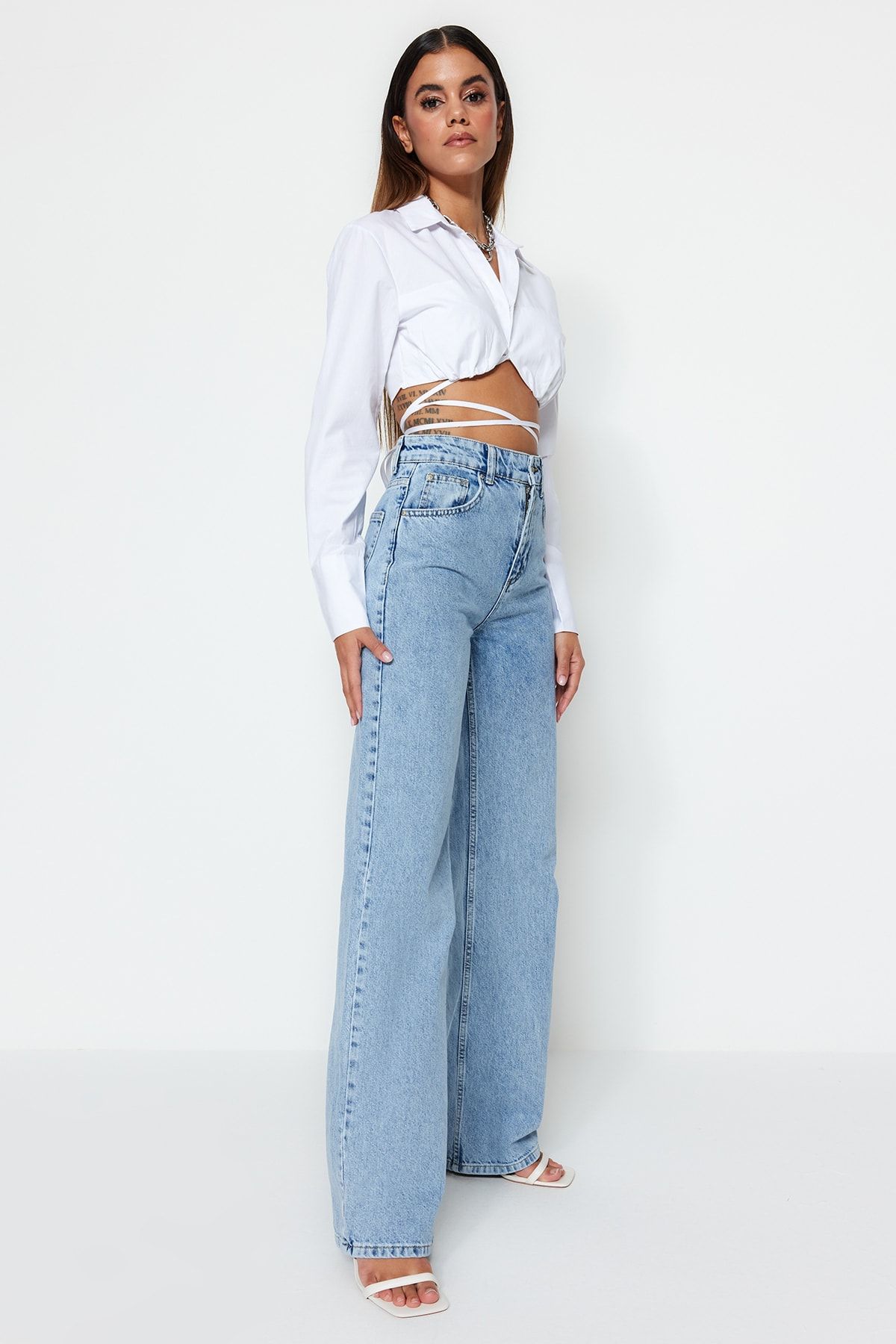 TRENDYOLMİLLA Açık Mavi Yüksek Bel Wide Leg Jeans TWOSS23JE00068