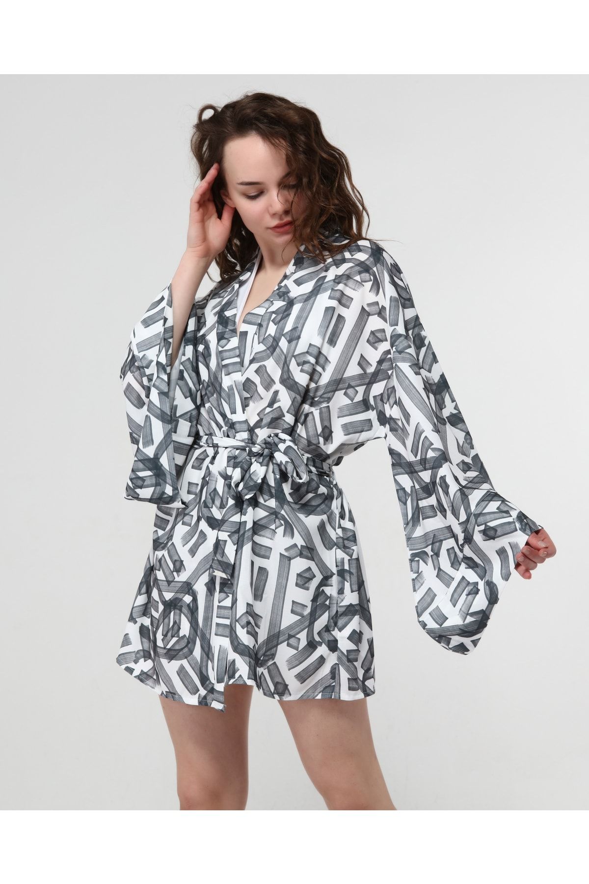 Bolder Naomi Siyah Geometrik Desen Kimono