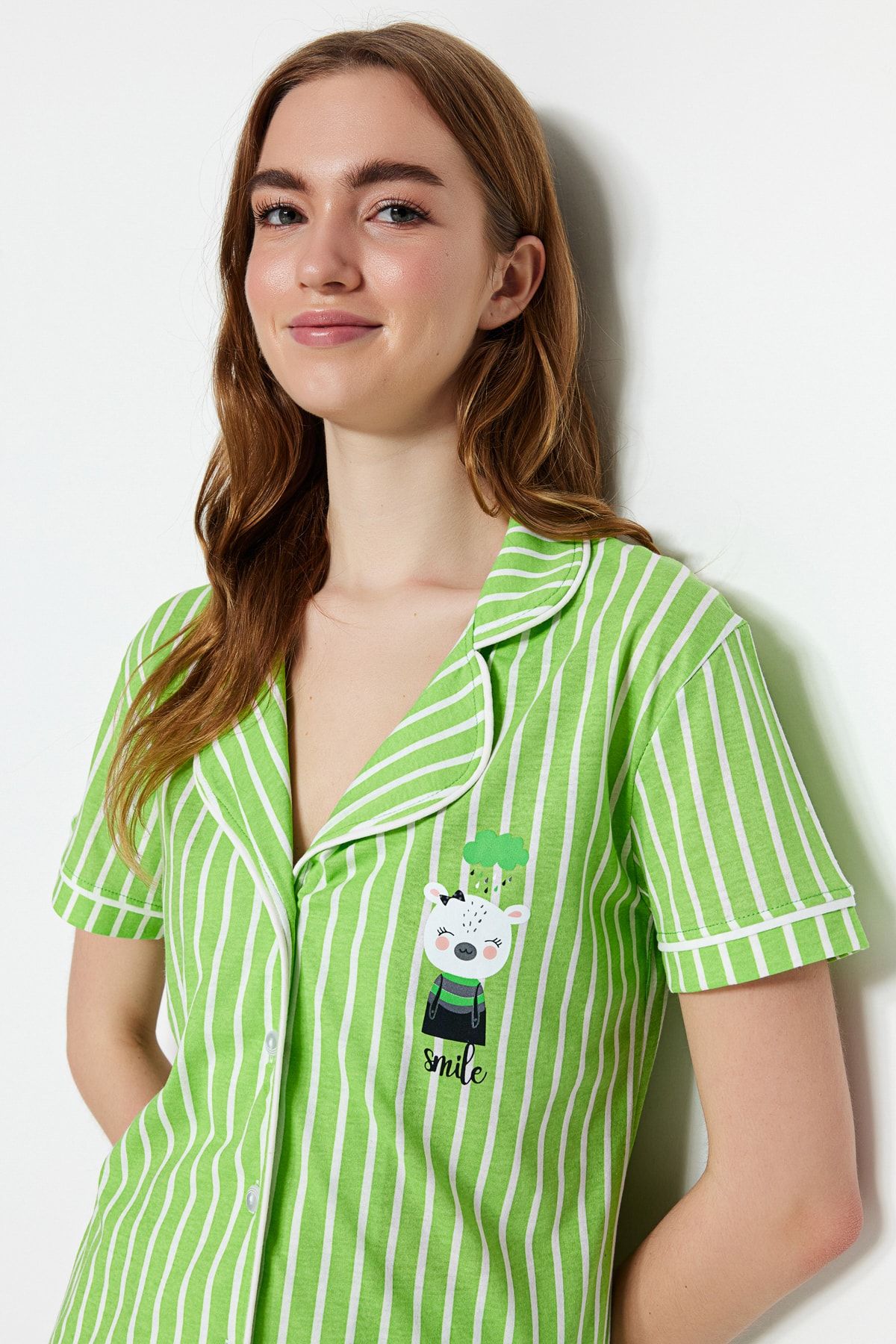 TRENDYOLMİLLA Yeşil Pamuklu Çizgili Hayvan Baskılı Gömlek-Pantolon Örme Pijama Takımı THMSS21PT0878