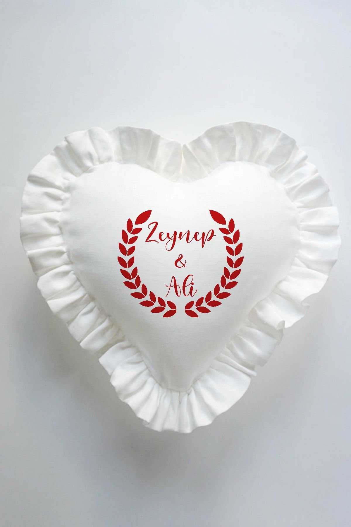 Miomundo Isimli Çelenk Özel Tasarım Fırfır Detaylı Kalpli Sevgililer Günü Hediyelik Yastık