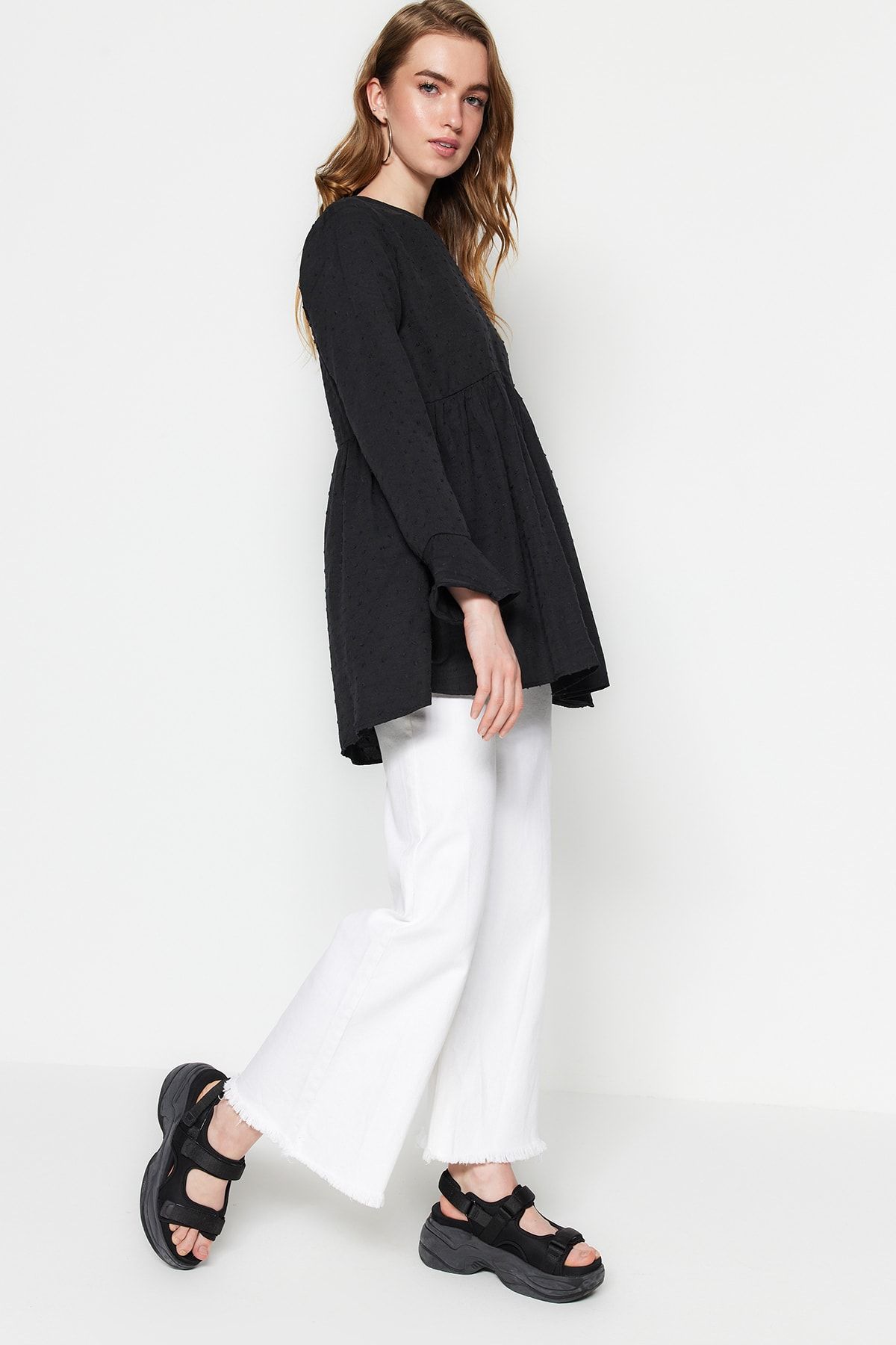 TRENDYOL MODEST Siyah Volanlı Ponpon Kumaş Pamuklu Tunik TCTSS23UK00024
