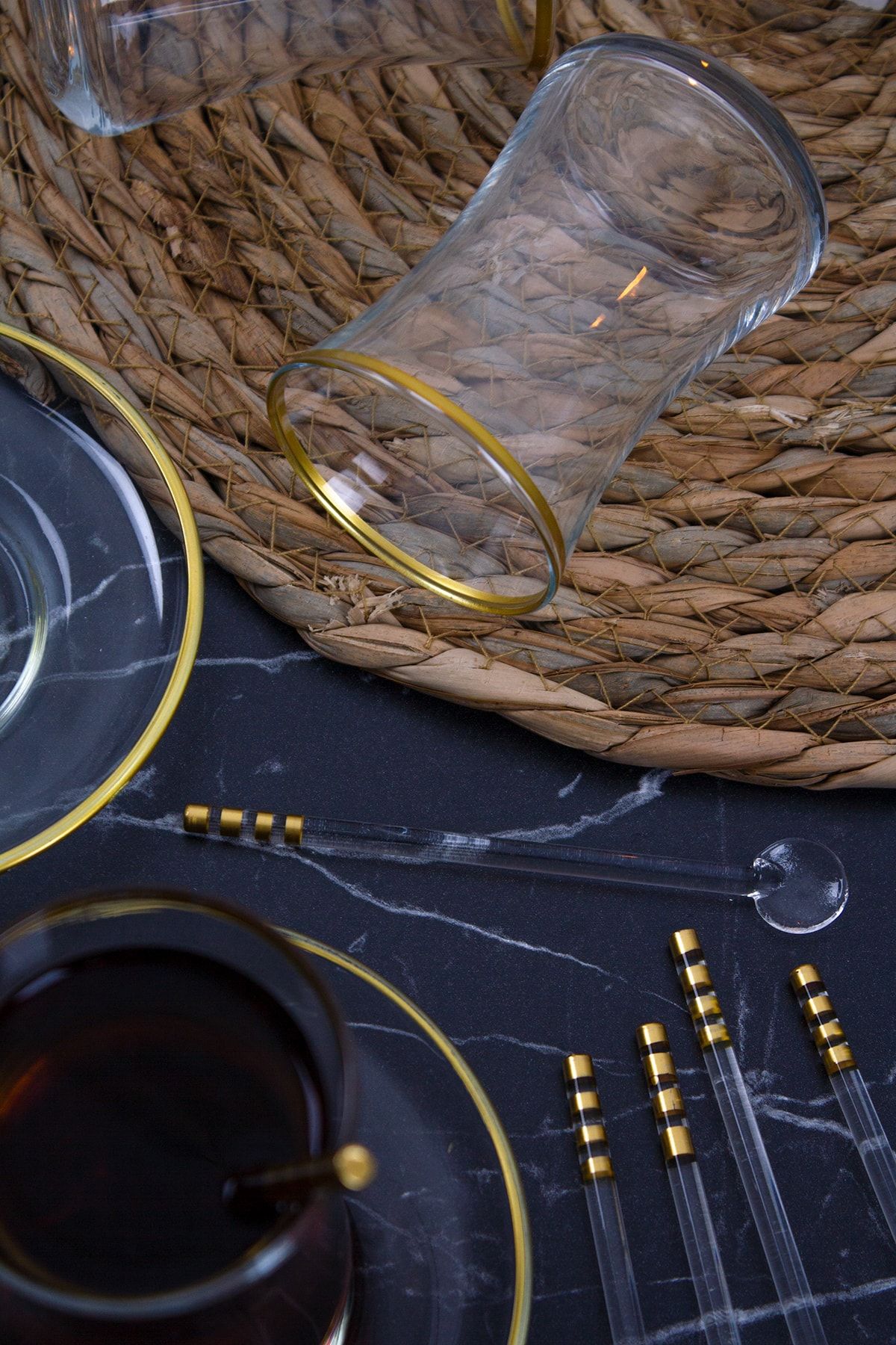 çarşıdayız 18 Parça Cam Kaşıklı El Işçiliği Çay Bardağı Seti - Gold Set