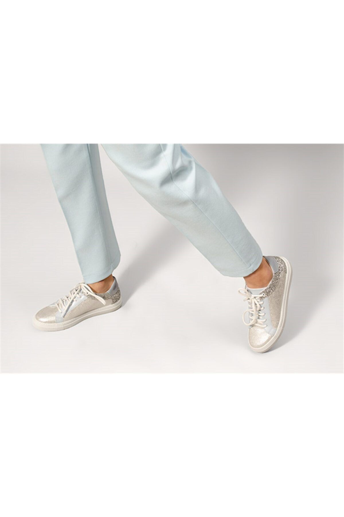 Shoes & More Kadın Gümüş Renk Sim Detaylı Spor Ayakkabı