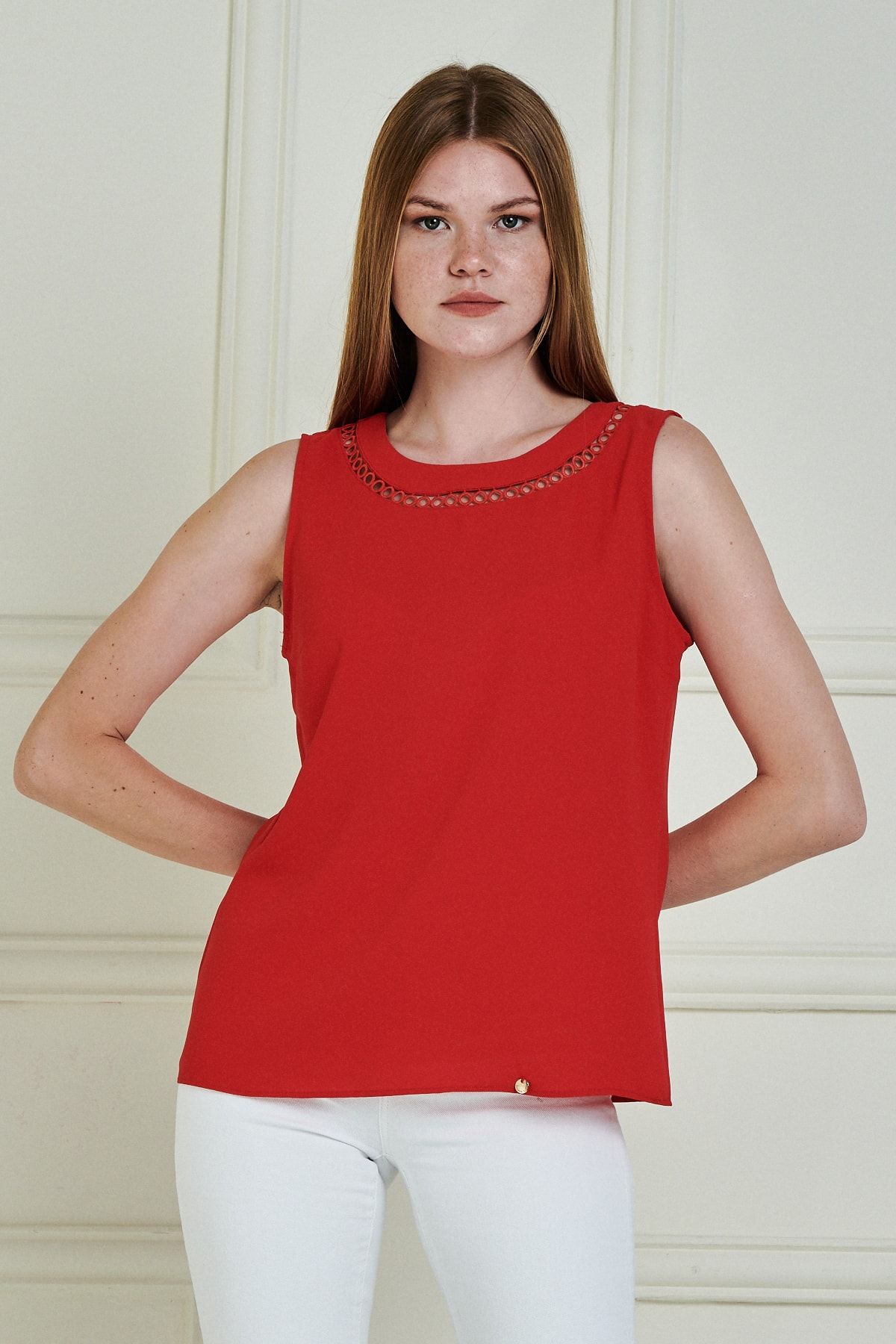 JEANNE DARC Kadın Kırmızı Yakada Yuvarlak Şerit Detaylı Kolsuz Bluz Jb20701
