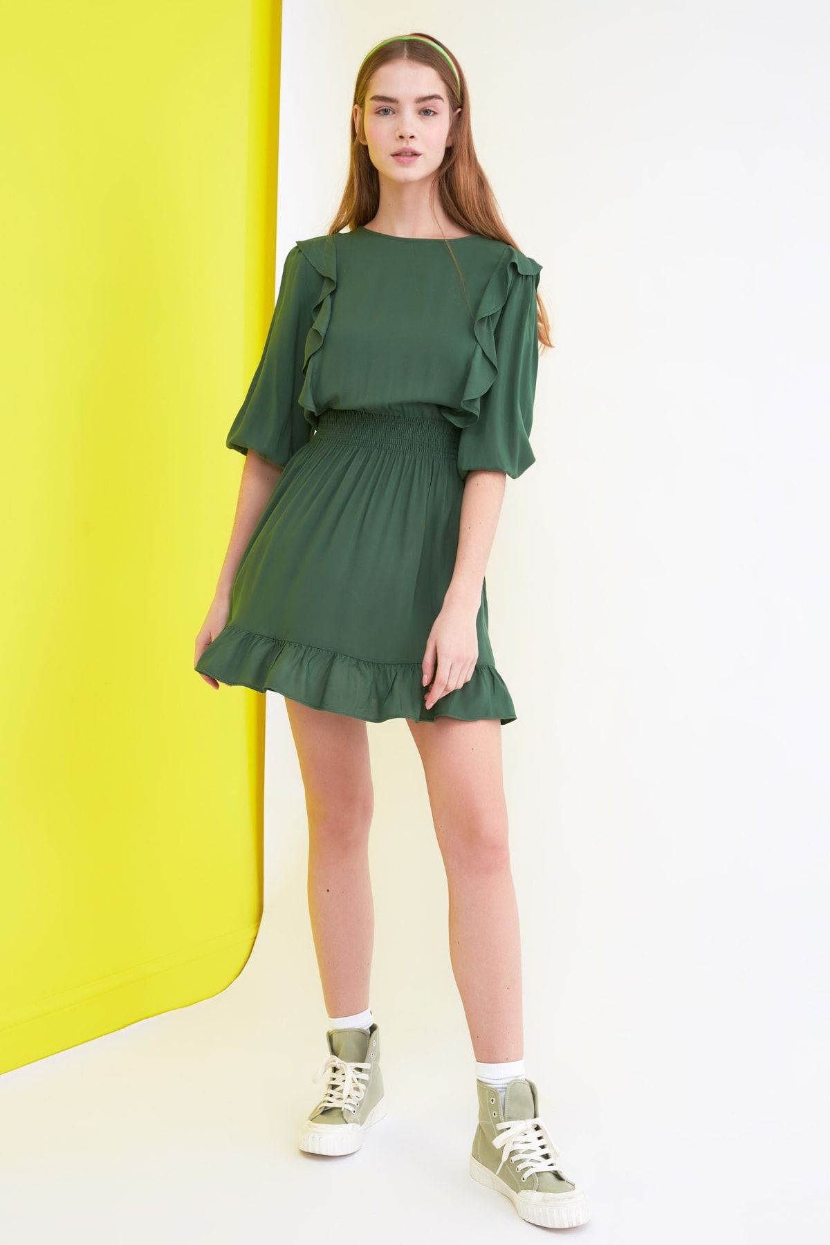 TRENDYOLMİLLA Yeşil Volanlı Elbise TWOSS21EL0515