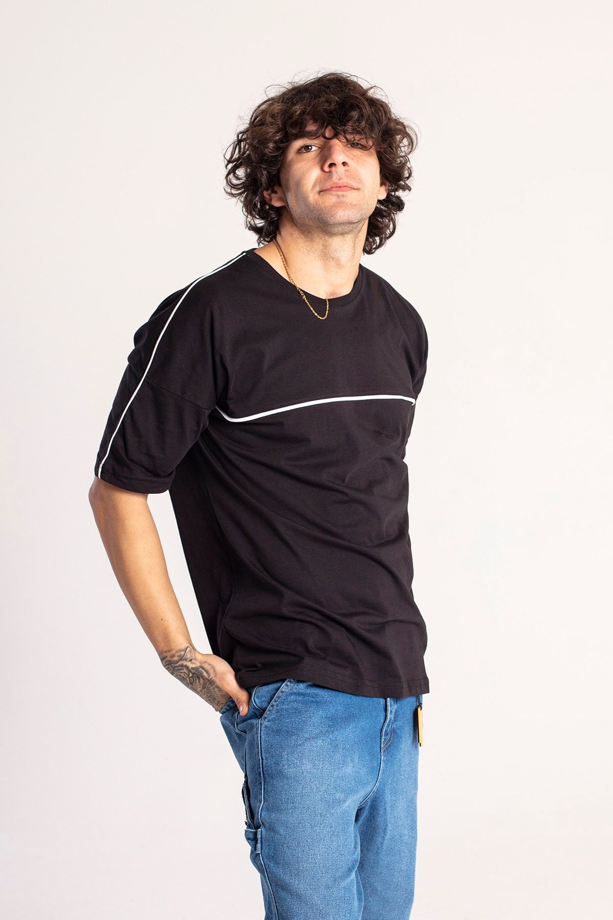 XHAN Siyah Biye Detaylı Oversize T-Shirt 1KXE1-44664-02