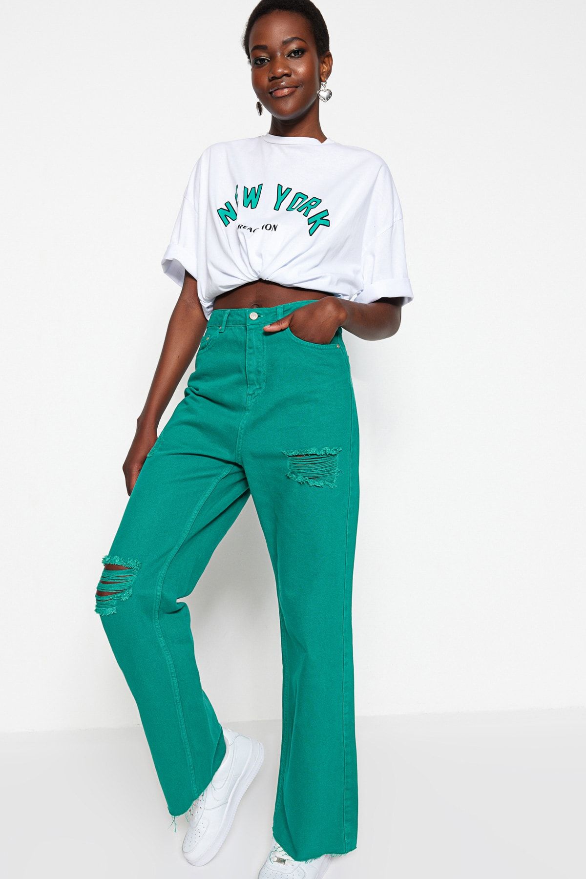 TRENDYOLMİLLA Yeşil Yırtık Detaylı Yüksek Bel Uzun Straight Jeans TWOAW22JE0256