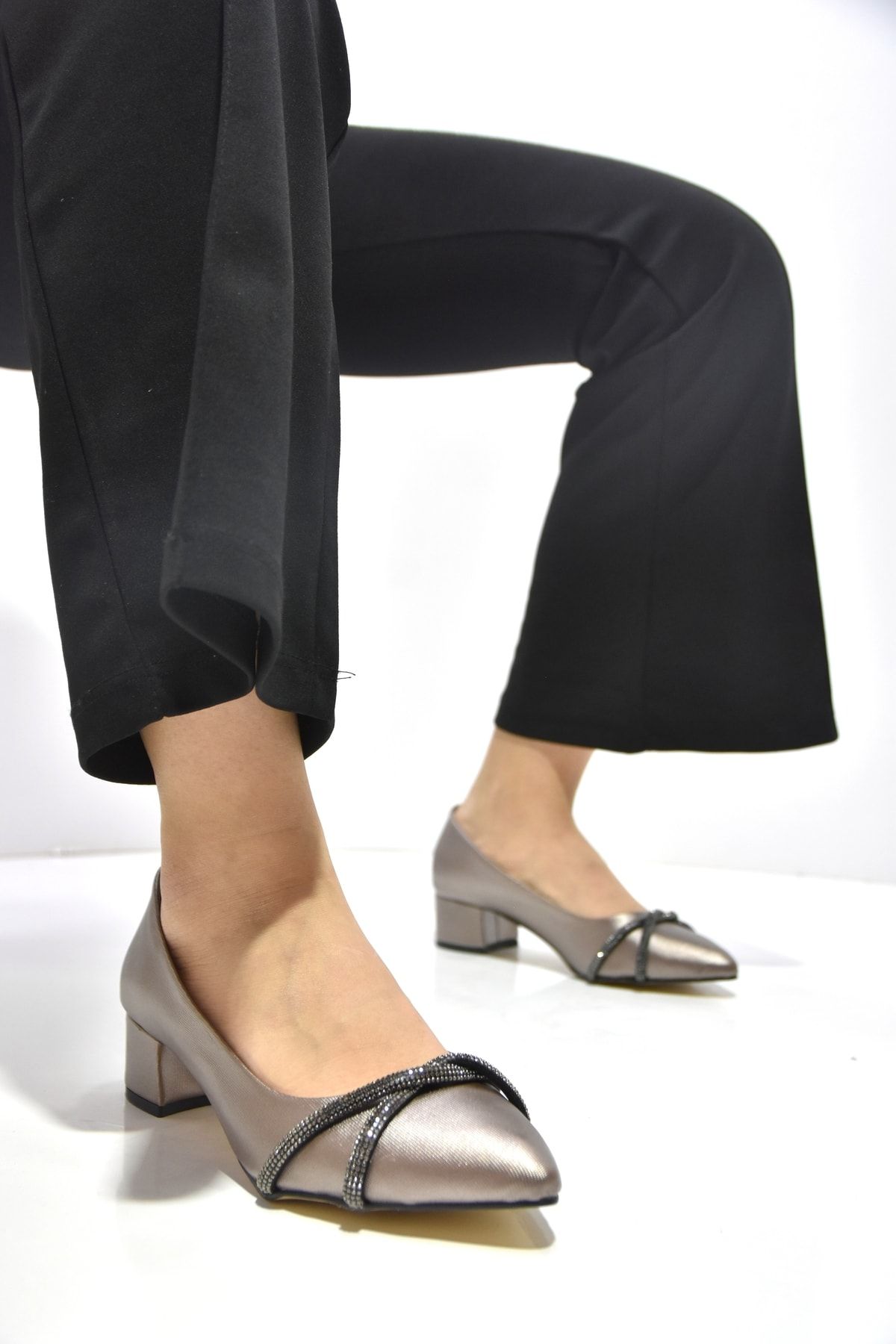 Prego Alçak Topuk Taş Detaylı Kadın Ayakkabı Siyah