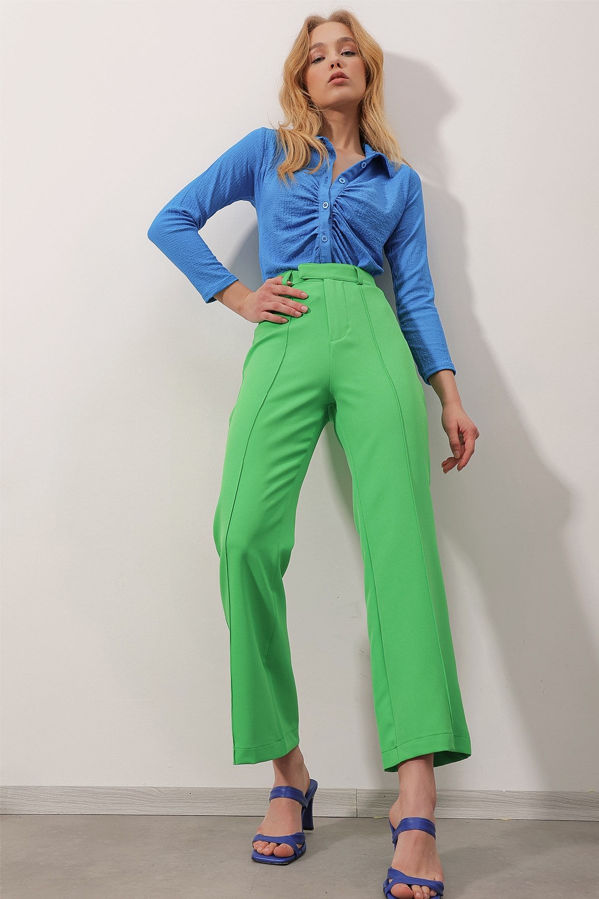 Trend Alaçatı Stili Kadın Yeşil Önü Dikişli Pensli Dokuma Pantolon ALC-X9838