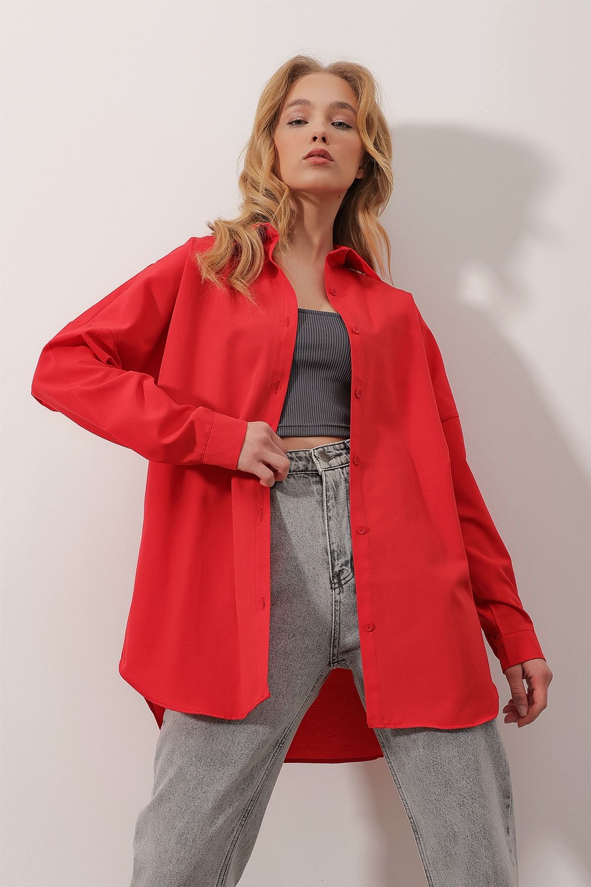 Trend Alaçatı Stili Kadın Kırmızı Oversize Uzun Dokuma Gömlek ALC-X6828