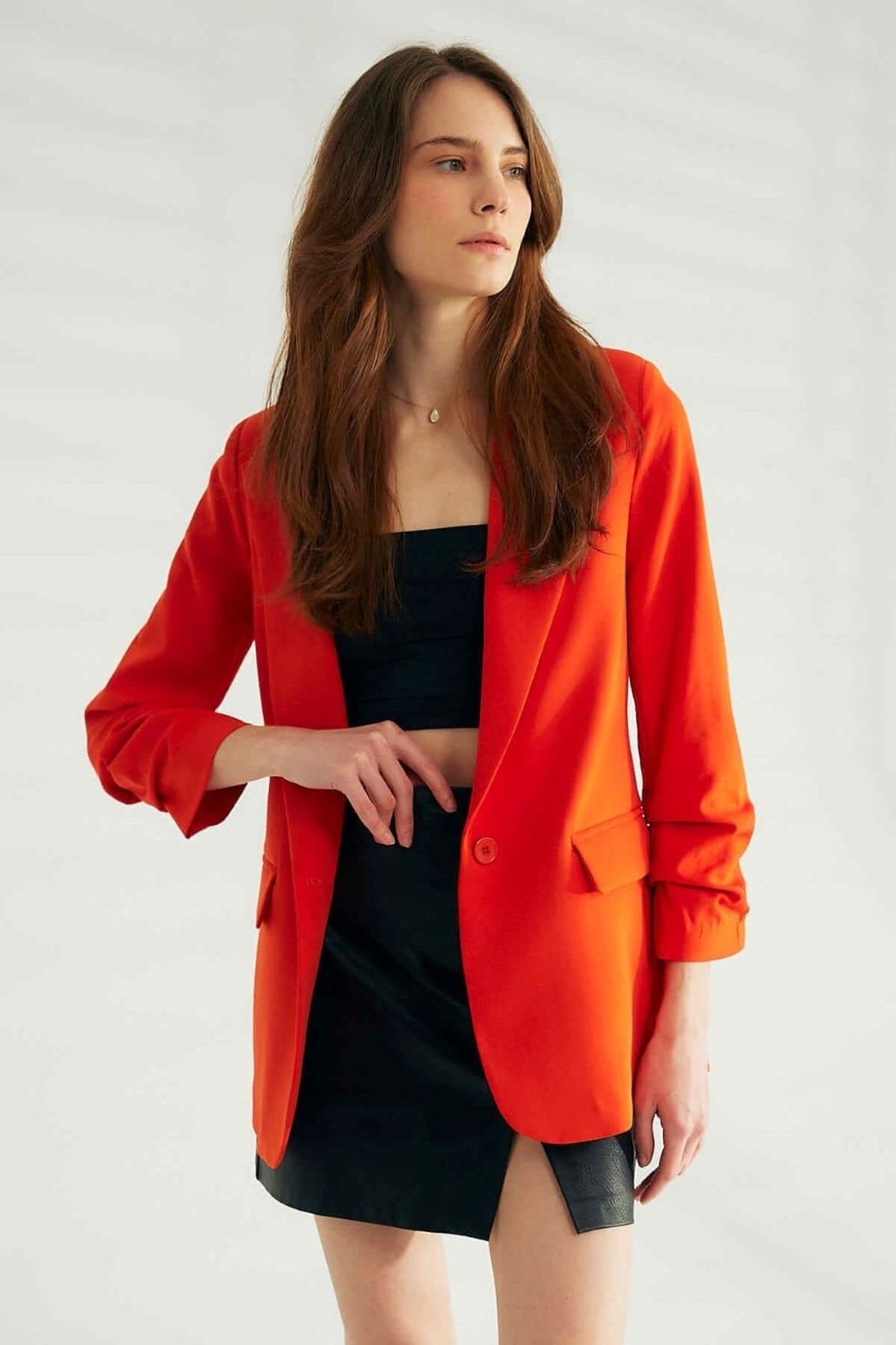 Çnru Kıvrık Kol, Ünlü Markanın Modeli Tek Düğme Kadın Blazer Ceket