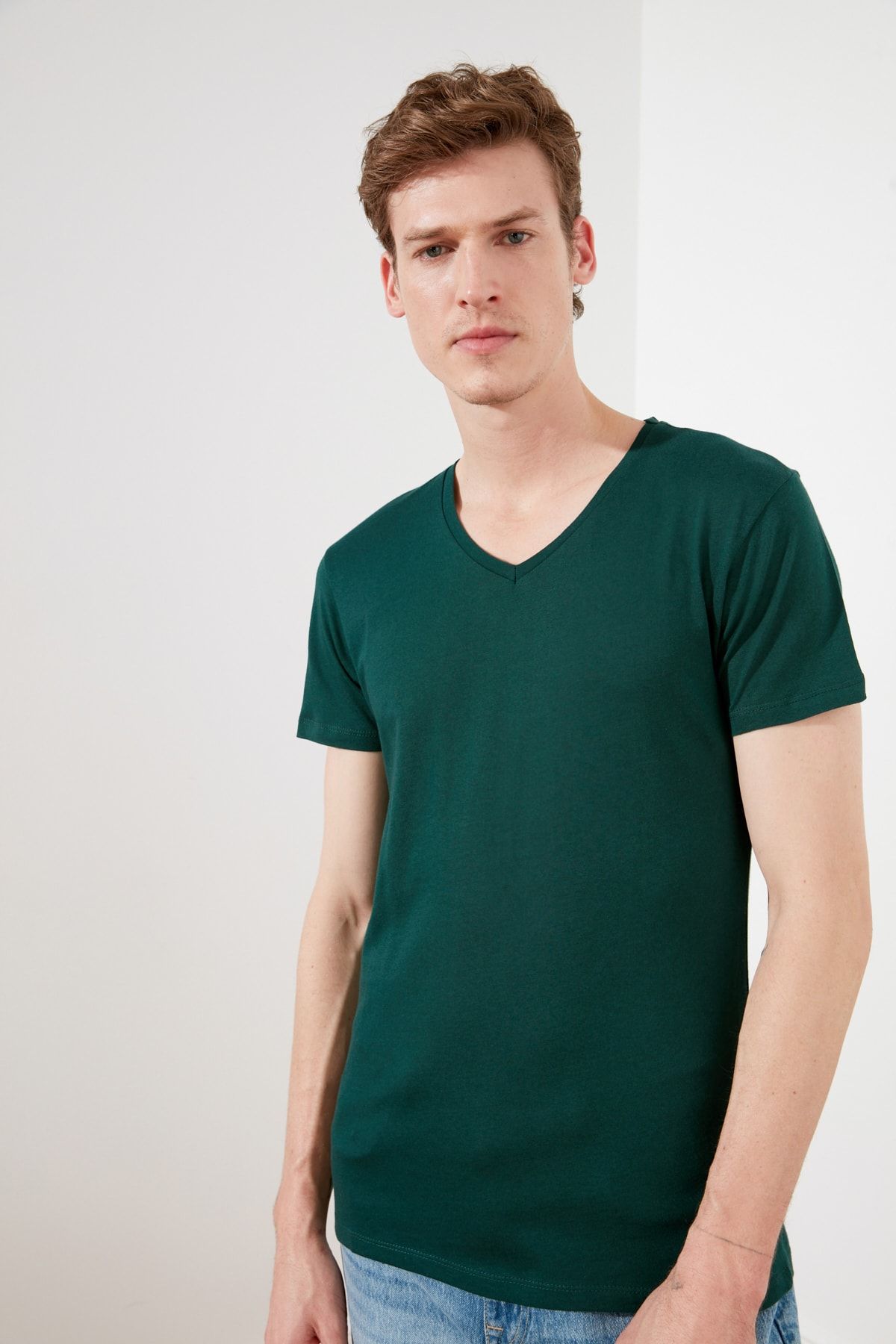 TRENDYOL MAN Ördek Başı Yeşili Erkek Basic Slim Fit %100 Pamuklu V Yaka Kısa Kollu T-Shirt TMNSS19BO0002