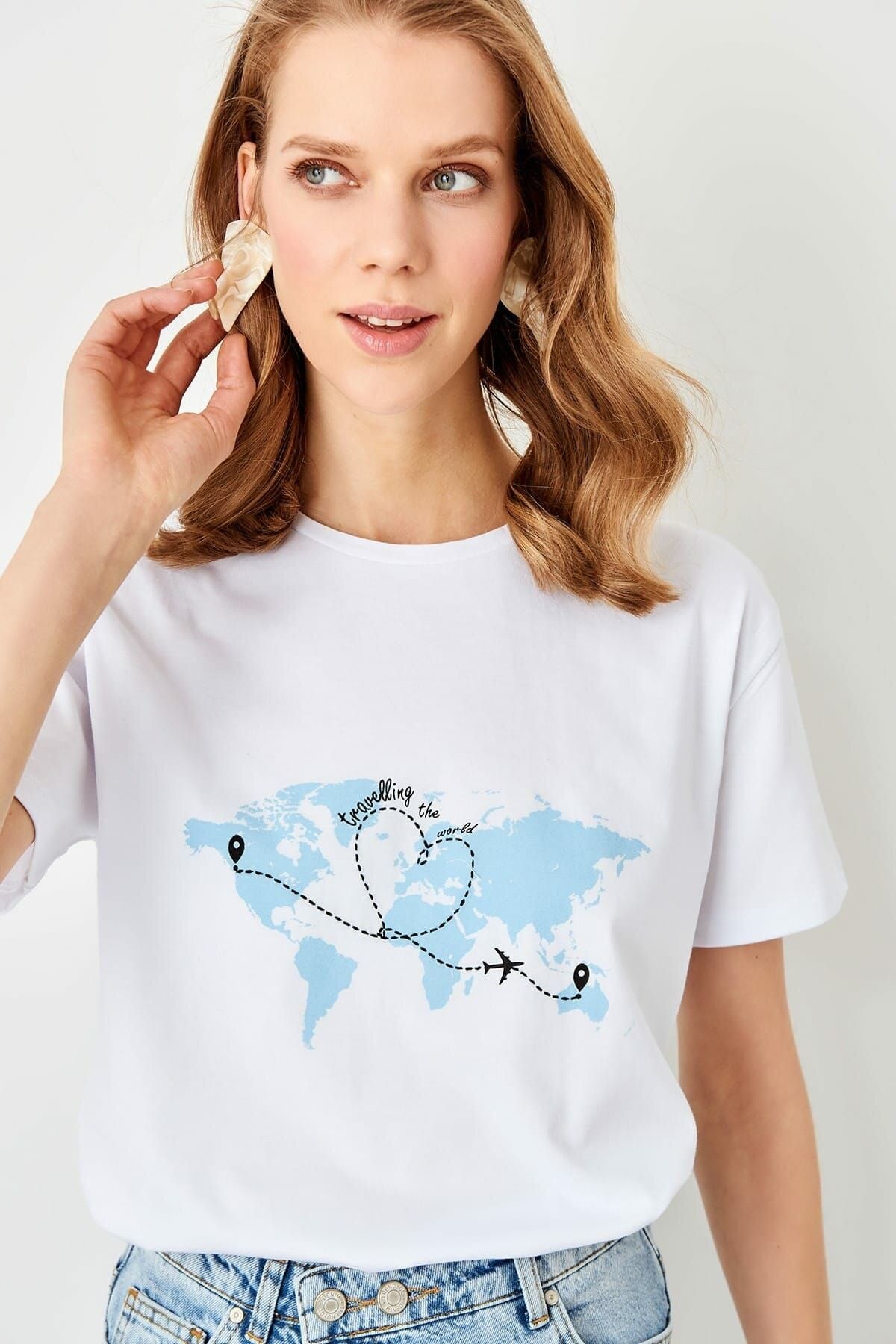 TRENDYOLMİLLA Beyaz Baskı ve Nakışlı Basic Örme T-shirt TWOSS19FV0217