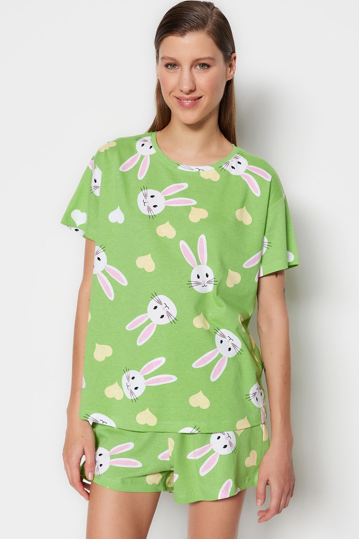 TRENDYOLMİLLA Yeşil %100 Pamuk Kalpli Tavşan Desenli T-shirt-Şort Örme Pijama Takımı THMSS23PT00005