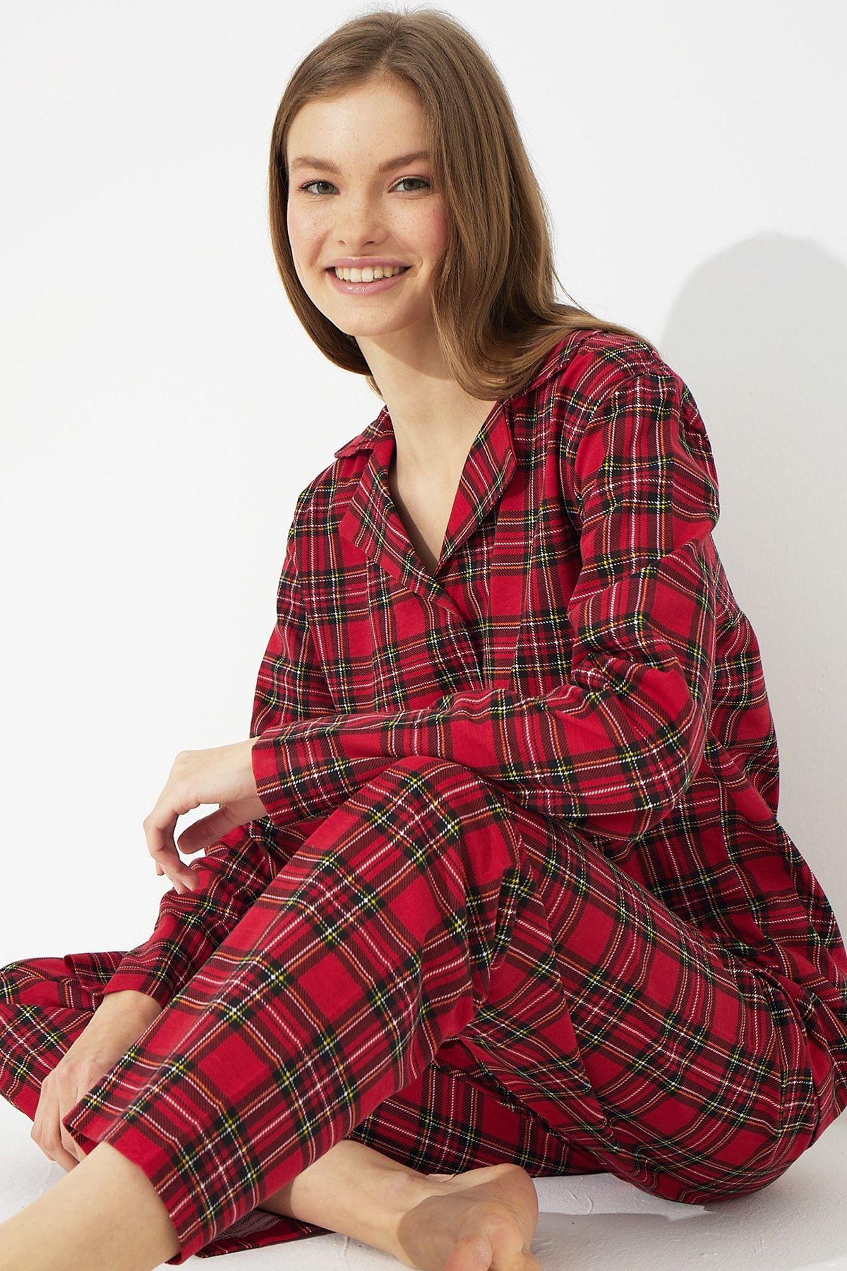 Siyah İnci Kırmızı Ekoseli Örme Düğmeli Pijama Takımı