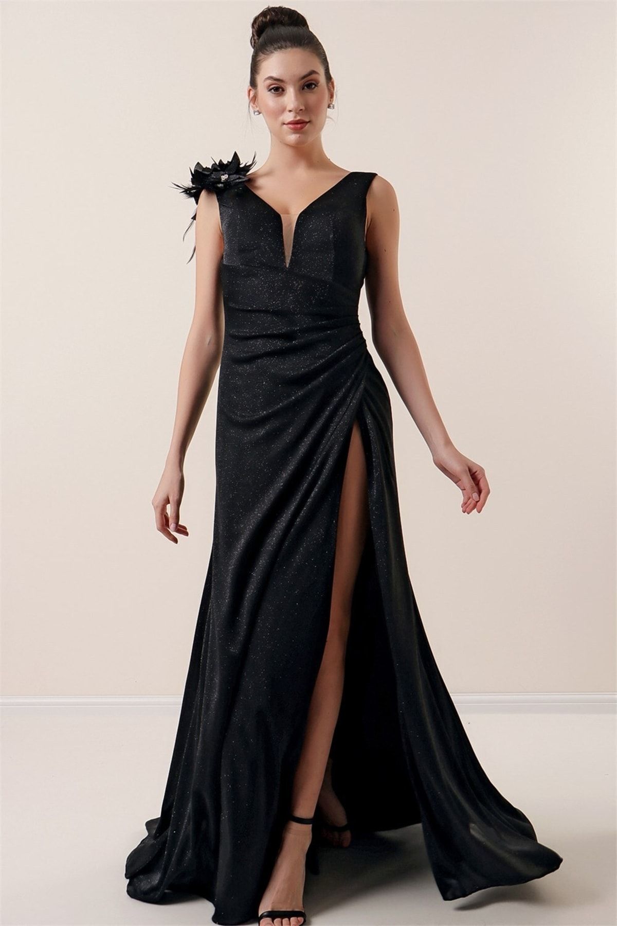 By Saygı Tek Omuz 3 Boyut Çiçekli Yanı Ve Arkası Büzgülü Astarlı Simli Uzun Portofino Elbise Siyah