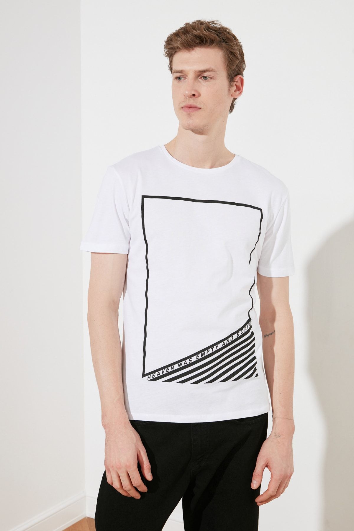 TRENDYOL MAN Beyaz Erkek Baskılı Slim Fit Geometrik Baskılı Kısa Kollu  T-Shirt TMNSS20TS0098