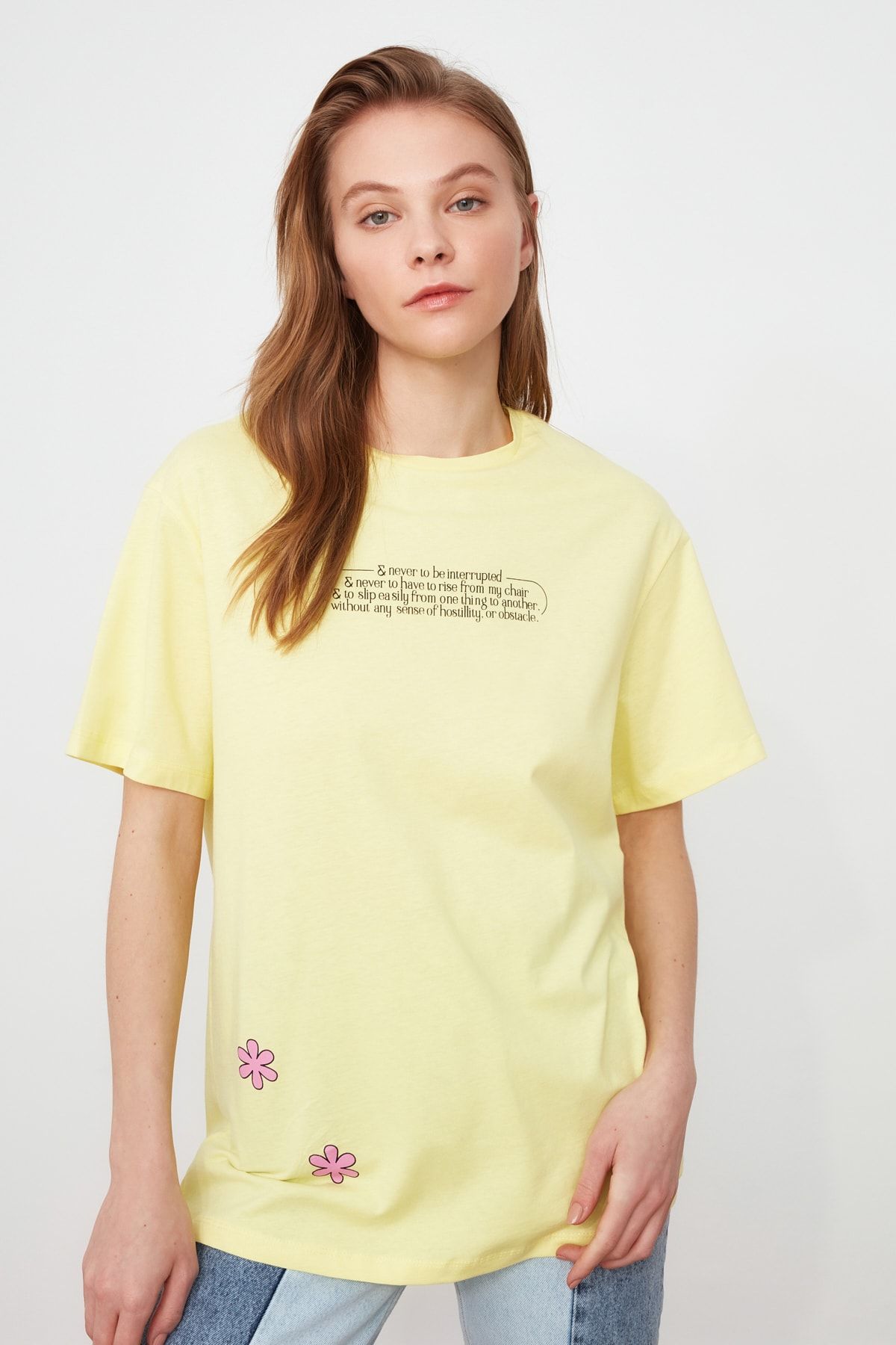 TRENDYOLMİLLA Sarı Baskılı Boyfriend Örme T-Shirt TWOSS21TS2099