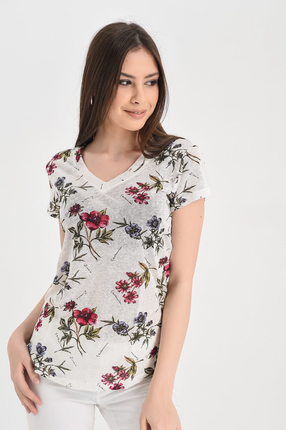 Hanna's Kadın Beyaz Üstüne Çiçek Baskılı Basic V Yaka Tshirt Hn1377