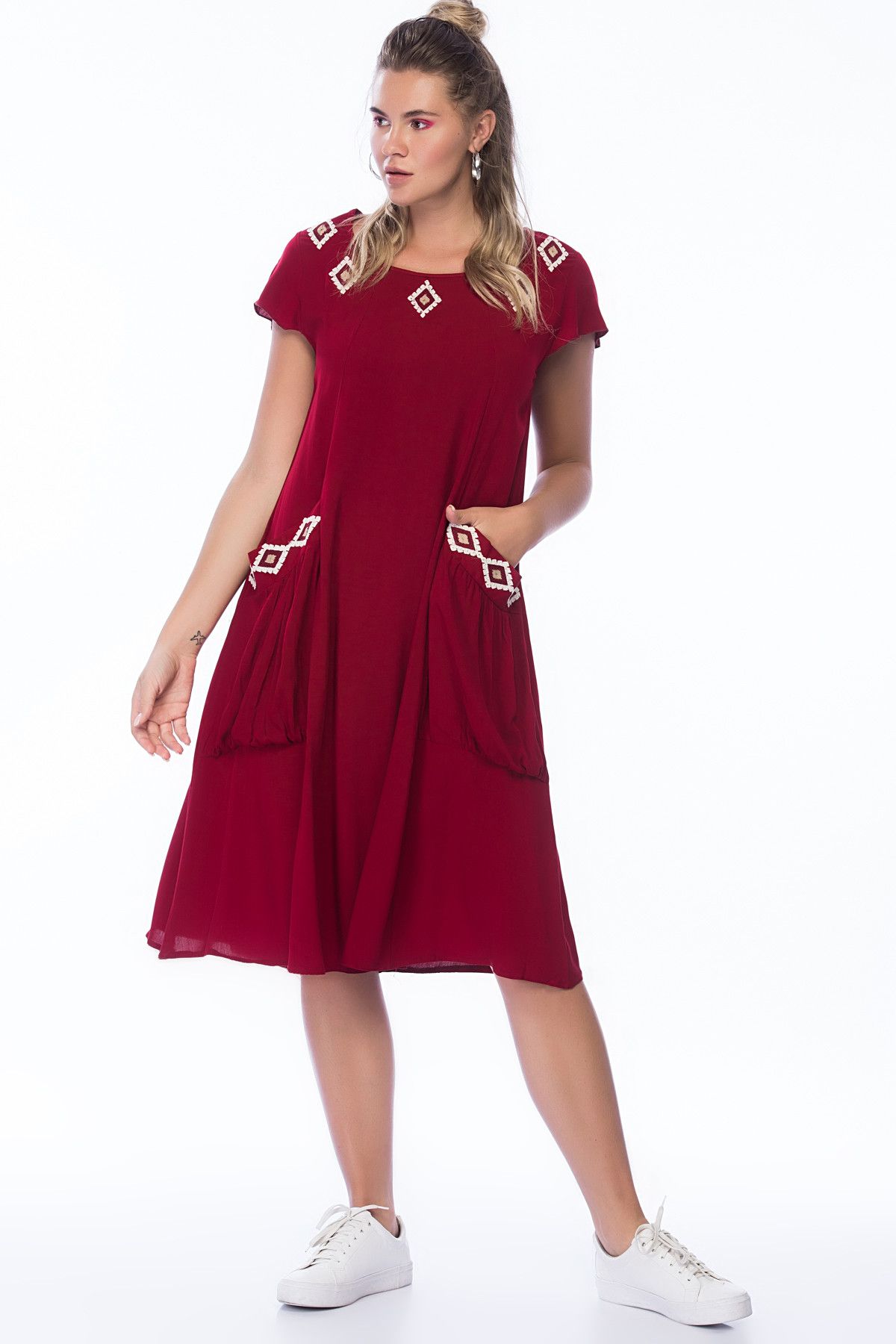 Big Free Kadın Kırmızı Nakışlı Cepli Sıfır Kol Elbise TB18YB116000