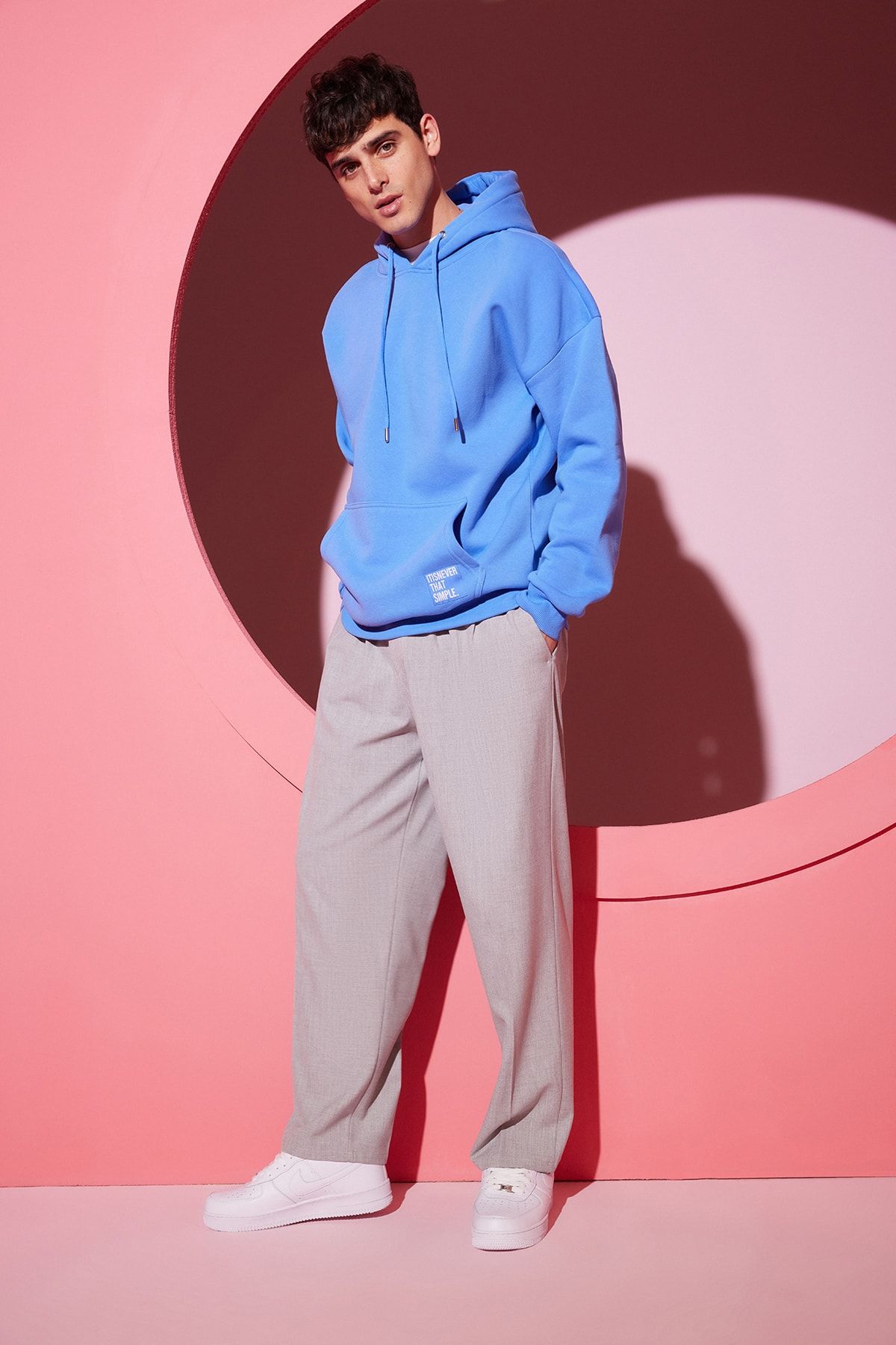 TRENDYOL MAN Basic Mavi  Oversize/Geniş Kesim Kapüşonlu Etiketli İçi Polar Pamuklu Sweatshirt TMNAW21SW2005