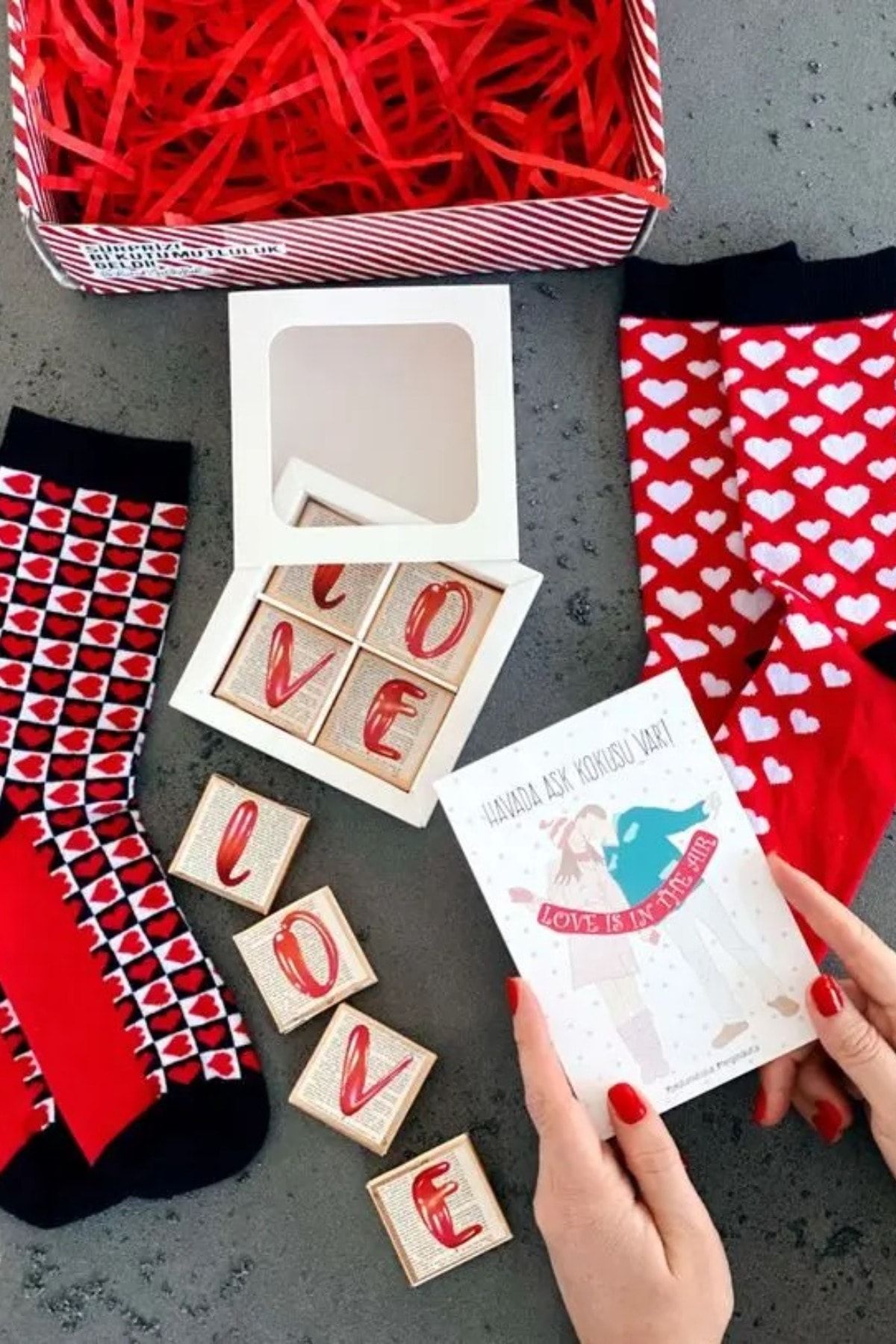 Bikutumutluluk Aşk Dolu Çikolata Sevgili Çorabı Kırmızı Kalp Hediye Kutusu