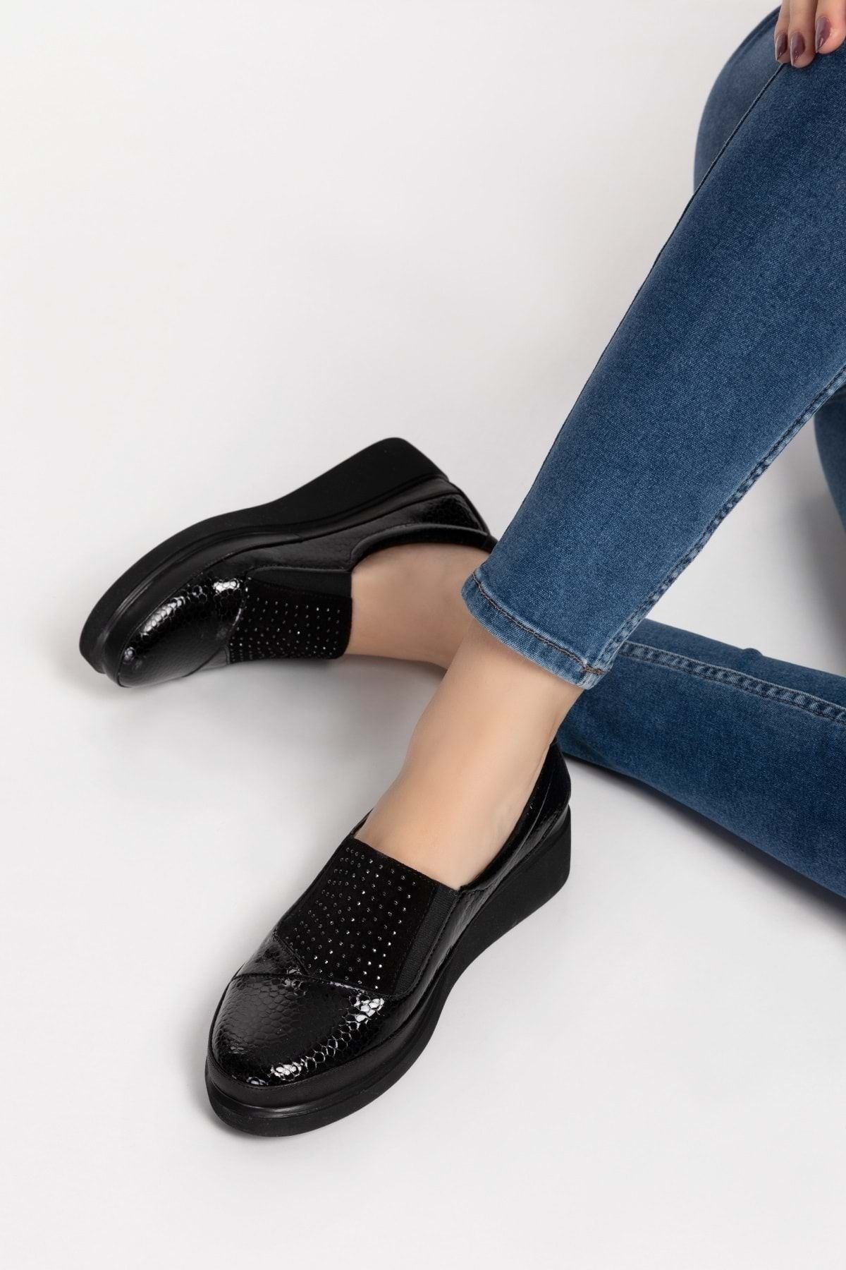 Gondol Kadın Siyah Croco Detaylı Deri Ayakkabı
