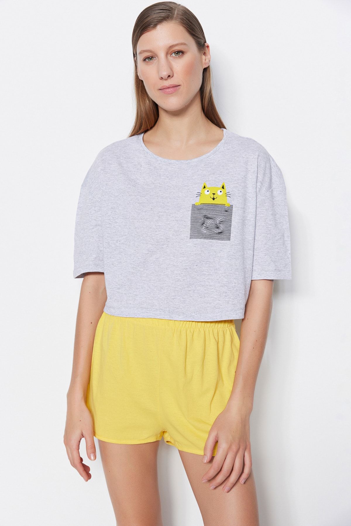 TRENDYOLMİLLA Sarı Pamuklu Baskılı T-shirt-Şort Örme Pijama Takımı THMSS21PT0734