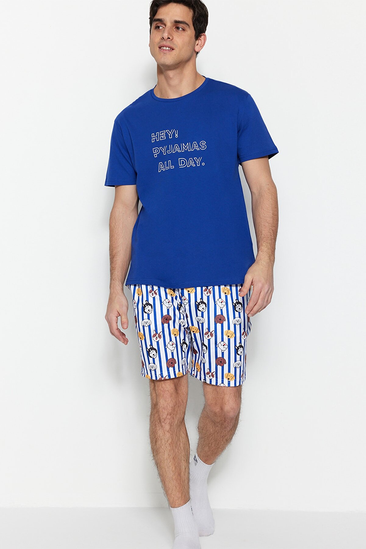 TRENDYOL MAN Koyu Mavi Unisex Regular Fit Baskılı Şortlu Pijama Takımı TMNSS23PT00000