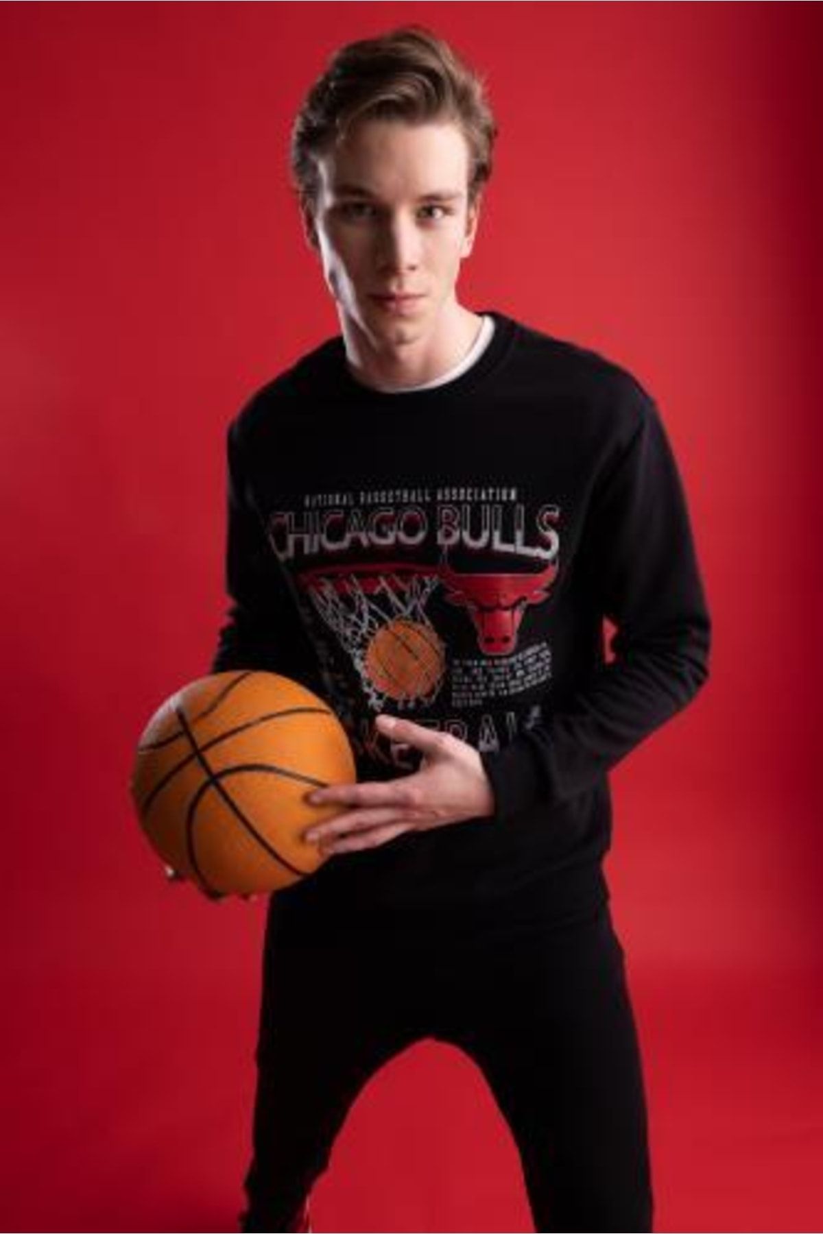 Defacto Fit Nba Chicago Bulls Standart Fit Bisiklet Yaka Sporcu Sweatshirt Z4628az23sp