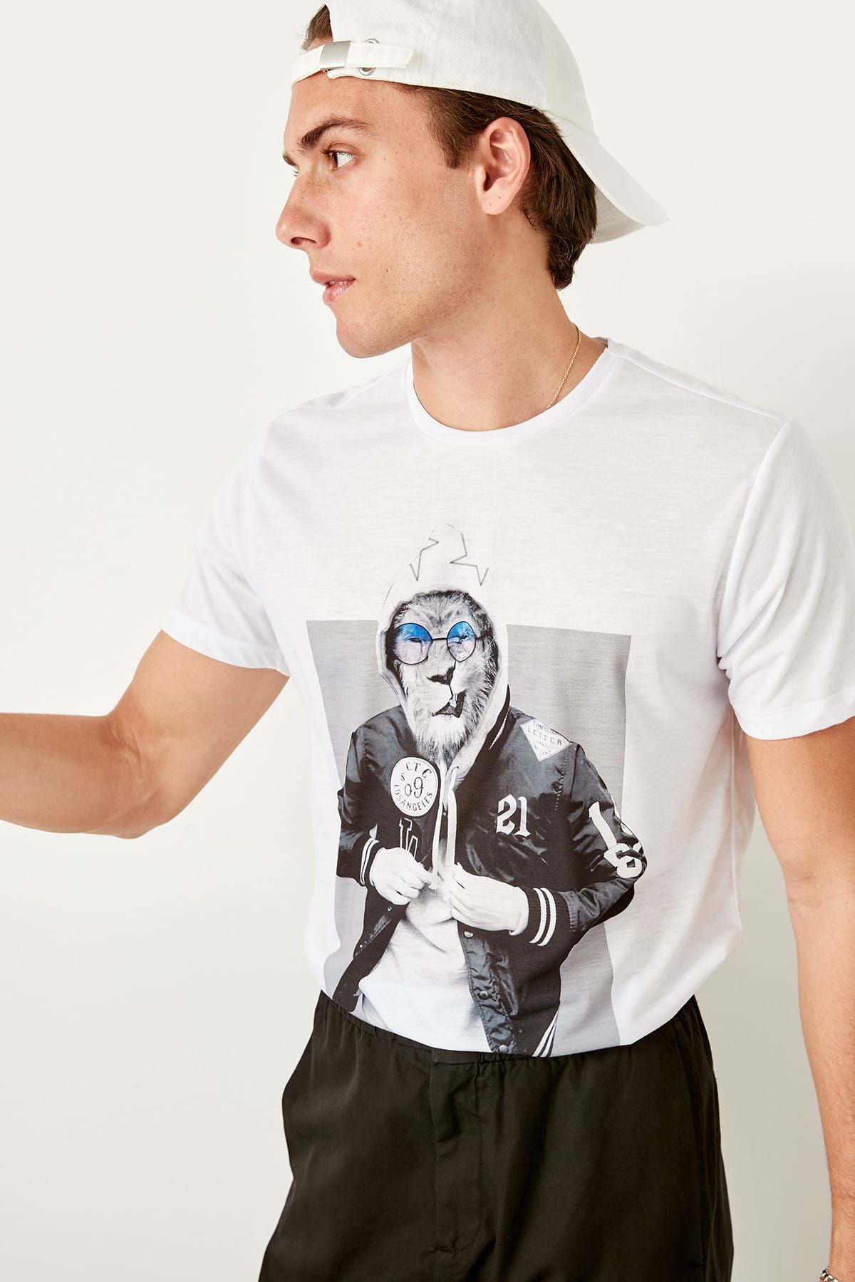 TRENDYOL MAN Beyaz Erkek Digital Baskılı T-shirt TMNSS19TX0017
