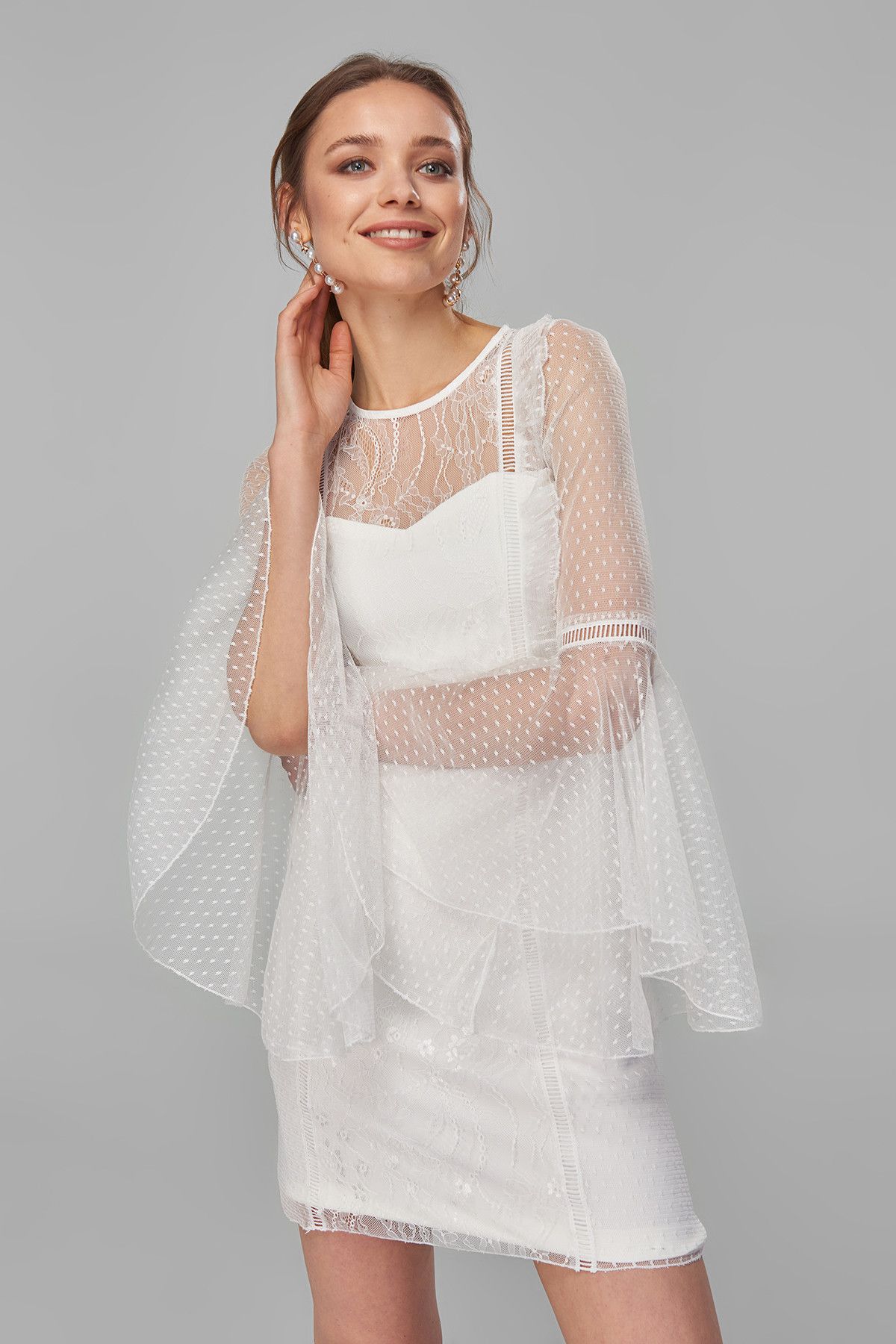 TRENDYOLMİLLA Beyaz Dantel Detaylı Elbise TPRSS18BB0014