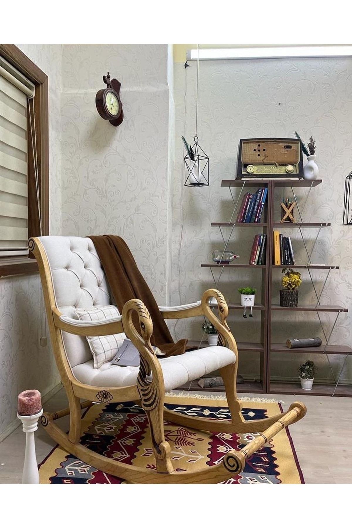 Asedia Vintage Kuğu Naturel Krem El Oyması Ahşap Sallanan Sandalye Dinlenme Koltuğu Anneler Günü Hediyesi