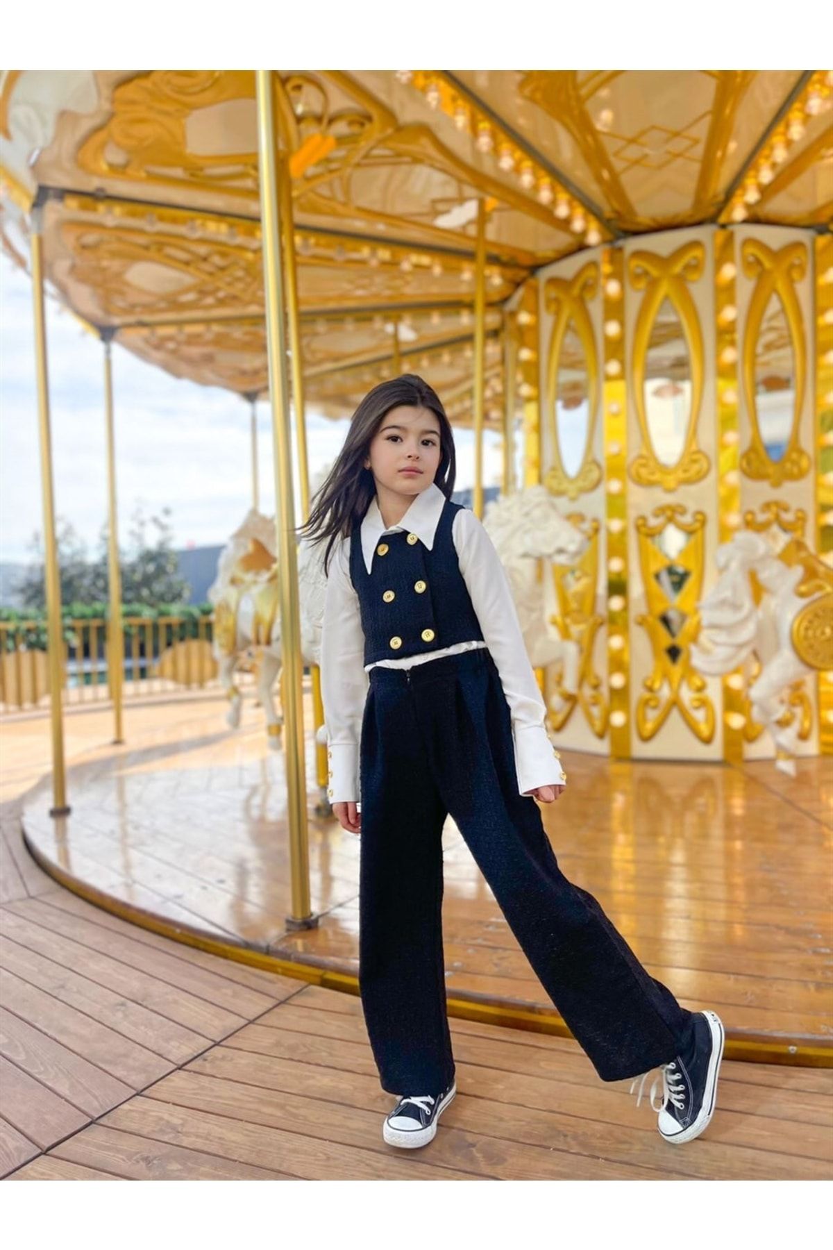 Hilal Akıncı Kids Kız Çocuk Chanel Kumaş Düğmeli Yelek Dokuma Gömlek Geniş Paça Pantolon 3'lü Takım