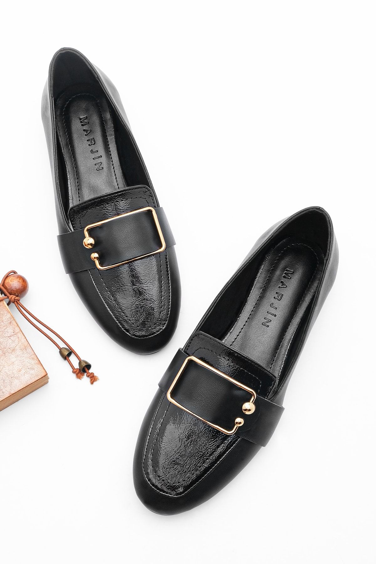Marjin Kadın Loafer Gold Tokalı Rugan Detaylı Günlük Ayakkabı Mesli siyah