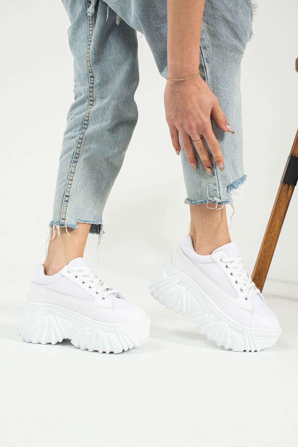 İnan Ayakkabı Kadın Beyaz Sneakers Kalın Yüksek (TABAN 9 CM)