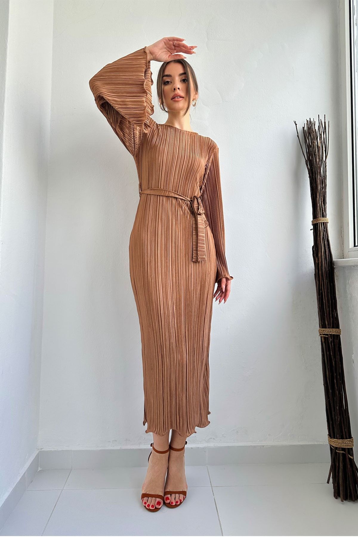 Seda Yalçın Atelier Kahverengi Ispanyol Kol Piliseli Kuşaklı Elbise