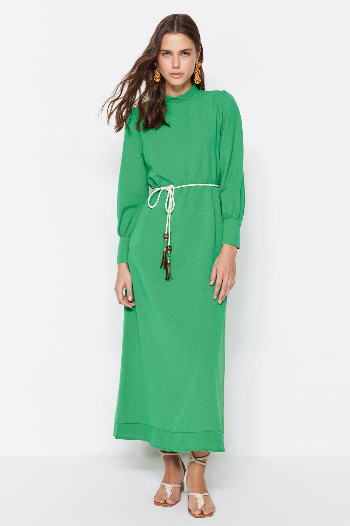 TRENDYOL MODEST Yeşil Kemer Detaylı Geniş Manşetli Keten Görünümlü Dokuma Elbise TCTSS23EB00226