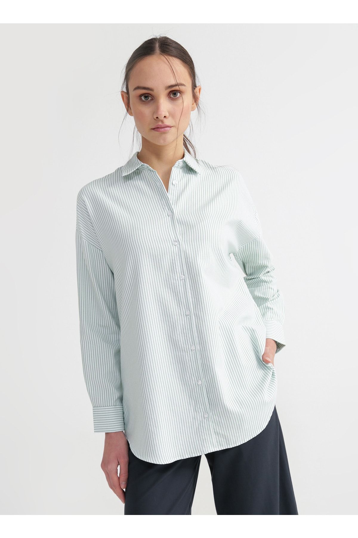 Fabrika Gömlek Yaka Çizgili Yeşil - Beyaz Kadın Gömlek Ronka-1