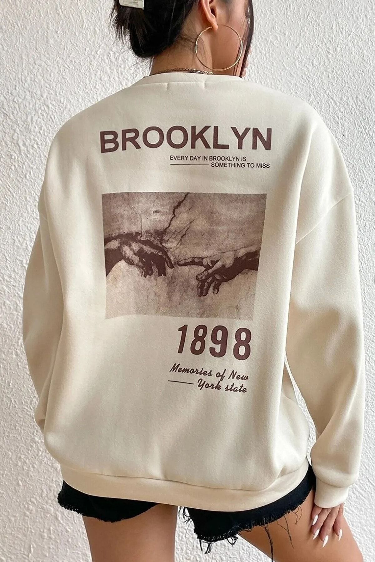 MODAGEN Unisex Bej Brooklyn 1898 Baskılı Bisiklet Yaka Oversize Sweatshirt