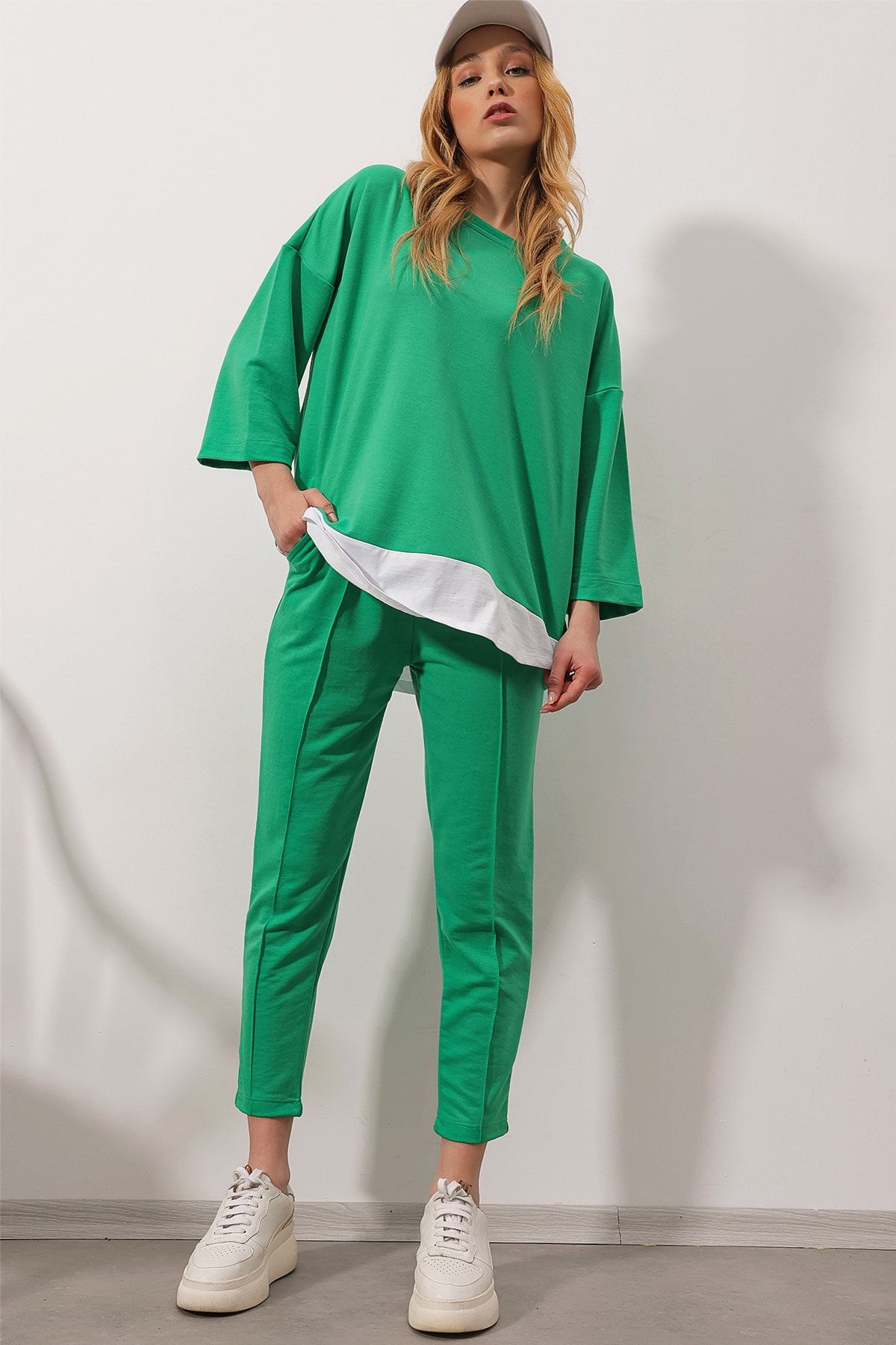Trend Alaçatı Stili Kadın Yeşil Geniş Yaka Beli Lastikli Çift Cepli Önü Dikişli İki İplik Alt Üst Takım ALC-X8175