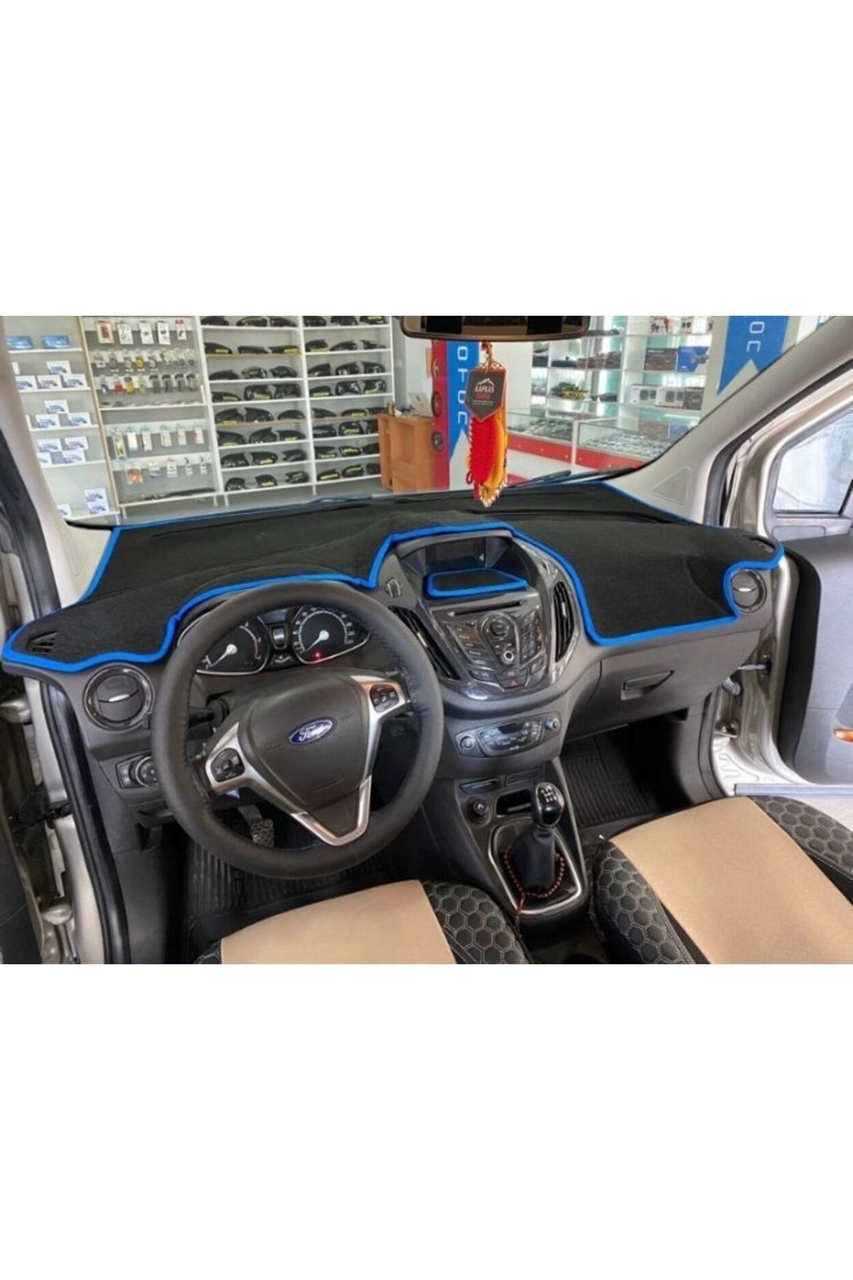 LeeWillson 2013-2020 Modellerine Uygun Ekranlı Ford Courier Torpido Koruma Halısı Siyah Kenar Renk Mavi