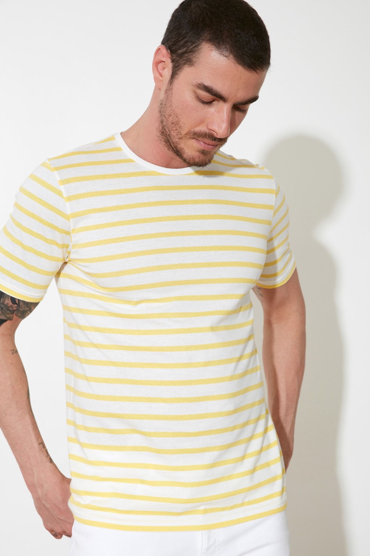 TRENDYOL MAN Sarı Erkek Slim Fit T-Shirt TMNSS20TS0517