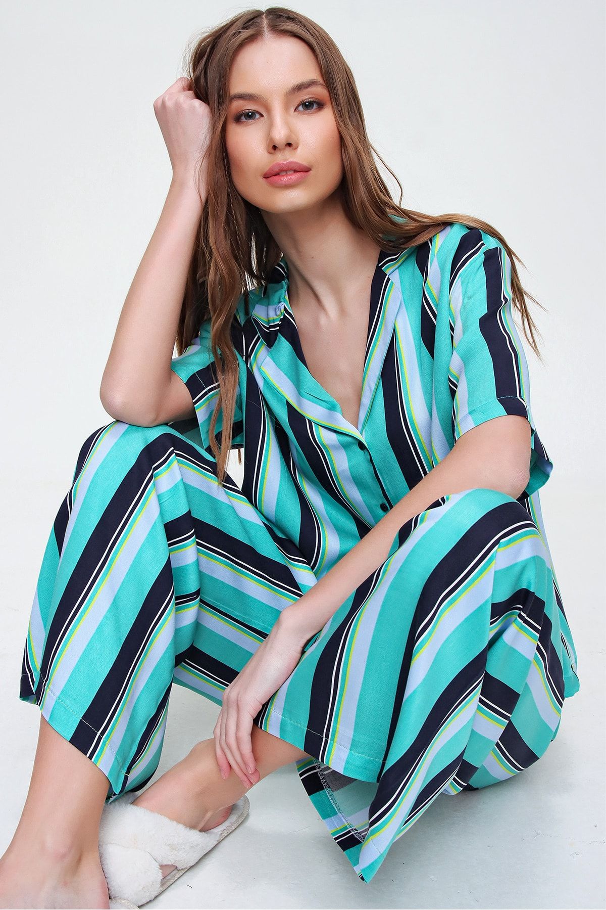 Trend Alaçatı Stili Kadın Koyu Yeşil Yakalı Dokuma Pijama Takım ALC-X5895