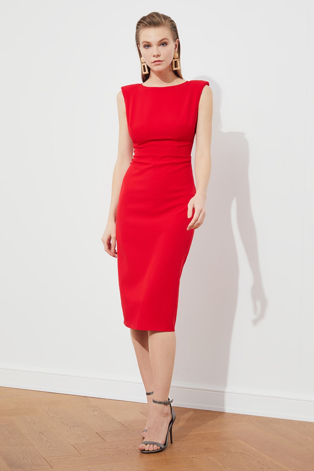 TRENDYOLMİLLA Kırmızı Sırt Detaylı Elbise TPRSS21EL0770