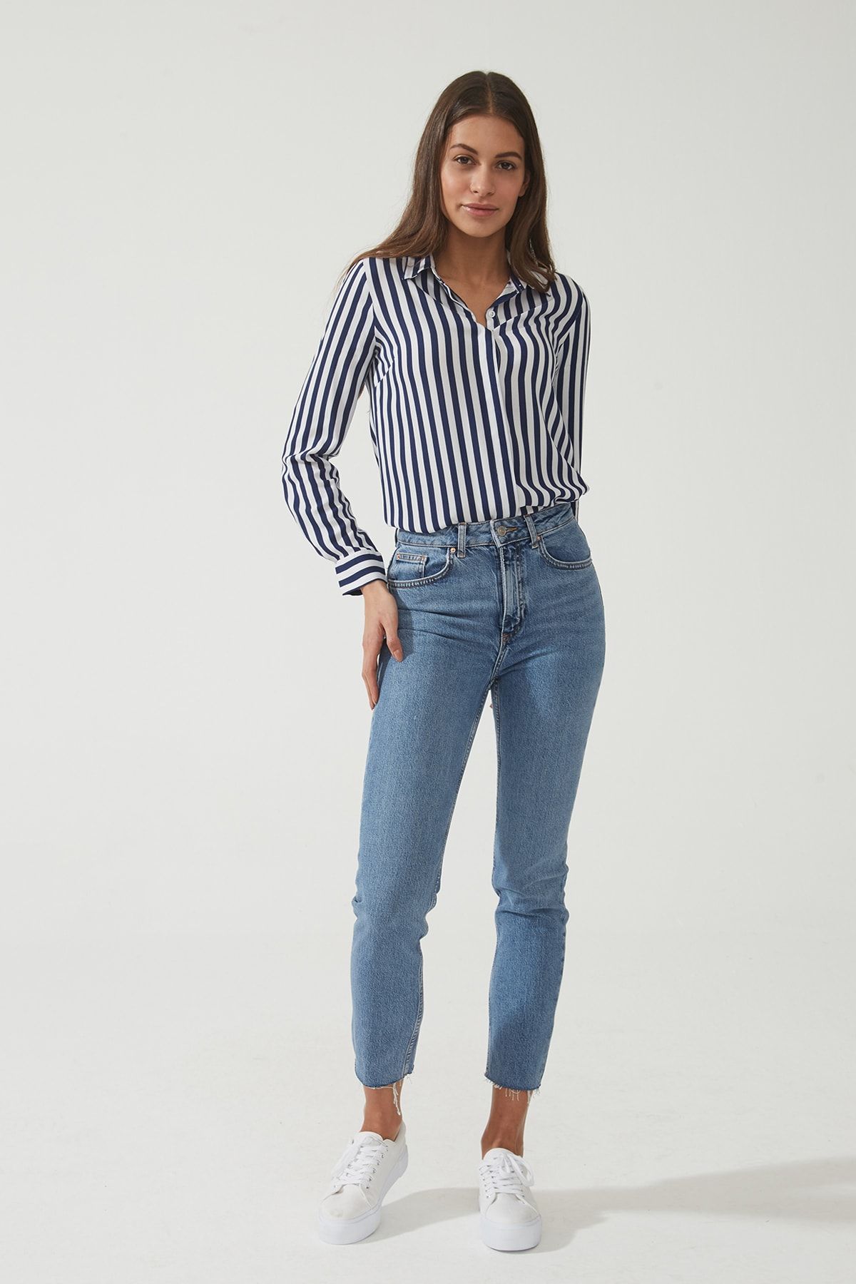 CROSS JEANS Kadın Sydney Orta Mavi Yüksek Bel Slim Straight Paçası Kesikli Jean Pantolon