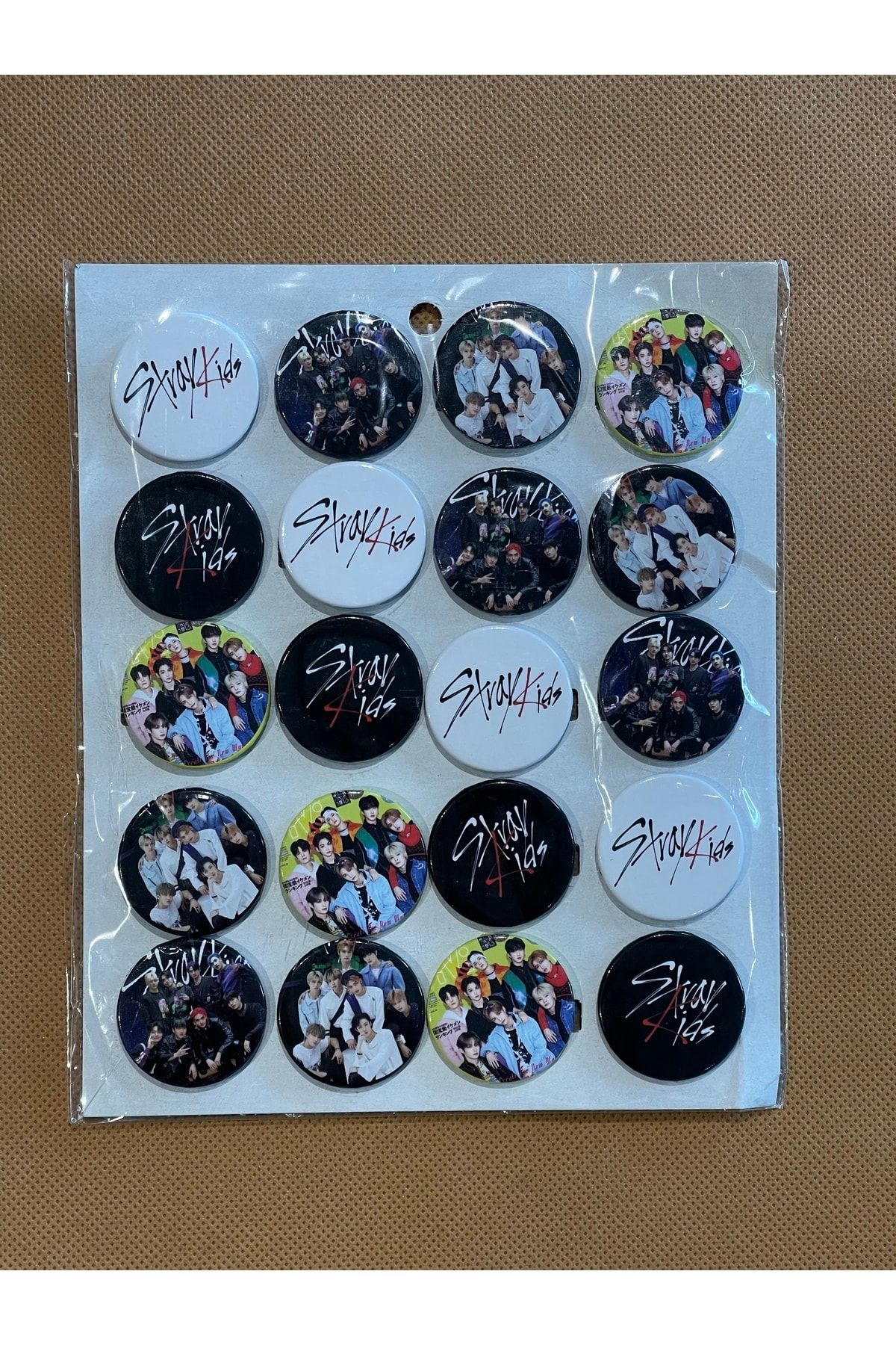 KİDOL Stray Kids 20 Adet Grup Resimli Rozet Seti